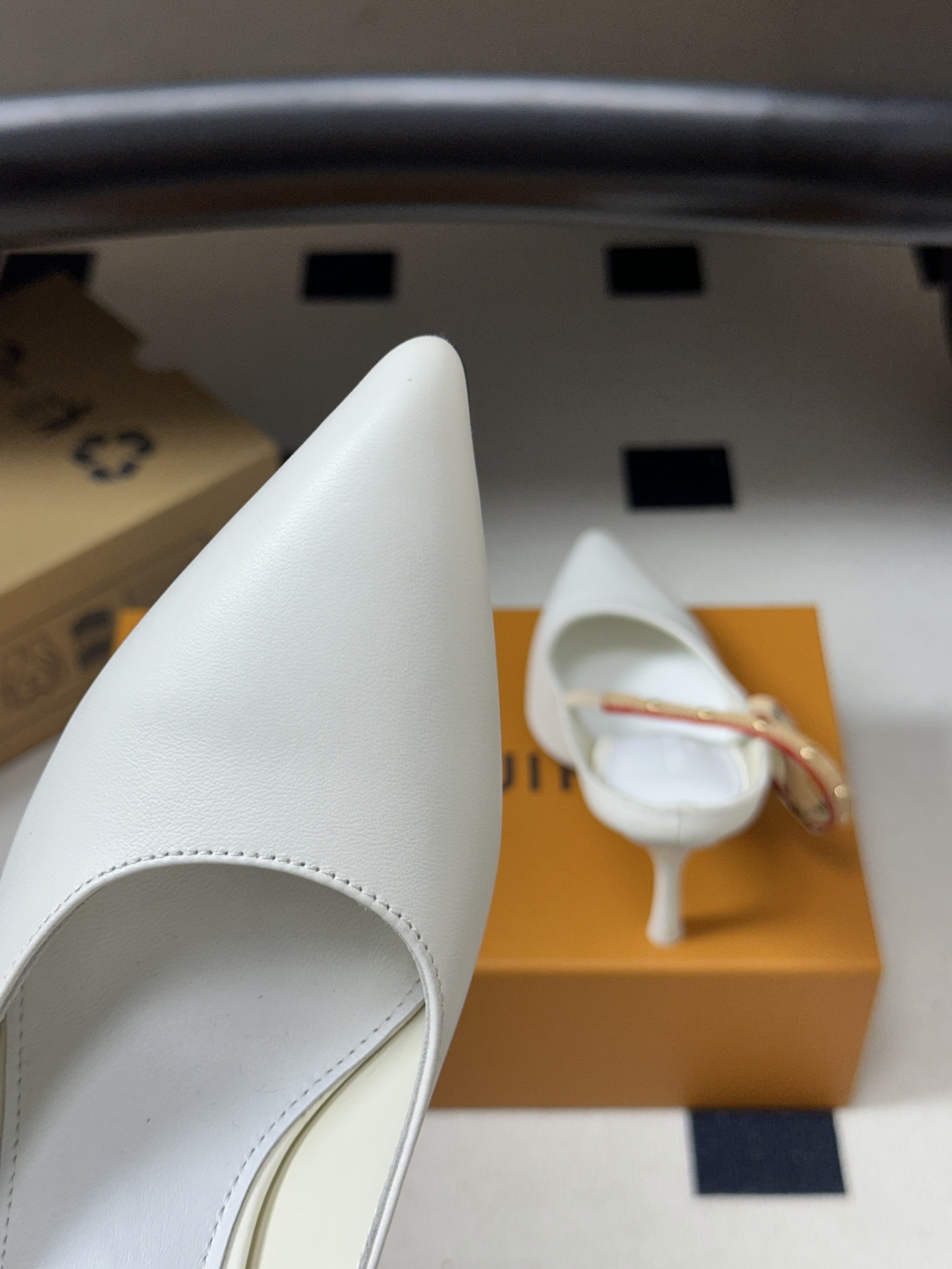 26ss春夏新款 LOUIS VUITTON 路易威登 LV MY WAY 露跟高跟鞋尖头细高跟搭扣后空凉鞋 本款LV 