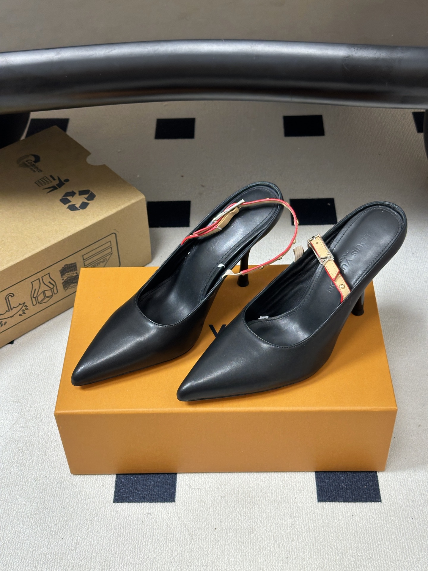 26ss春夏新款 LOUIS VUITTON 路易威登 LV MY WAY 露跟高跟鞋尖头细高跟搭扣后空凉鞋 本款LV 