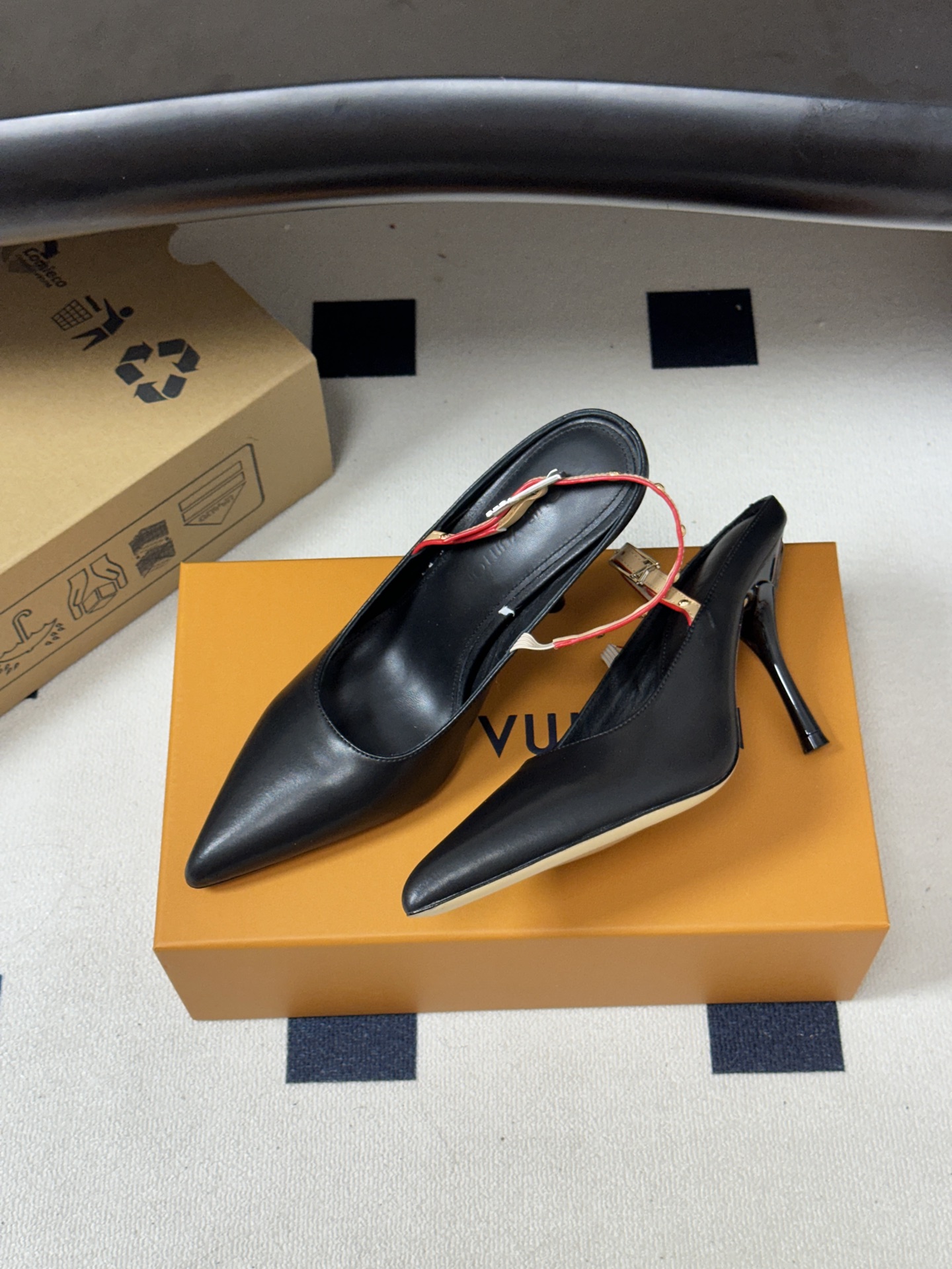 26ss春夏新款 LOUIS VUITTON 路易威登 LV MY WAY 露跟高跟鞋尖头细高跟搭扣后空凉鞋 本款LV 