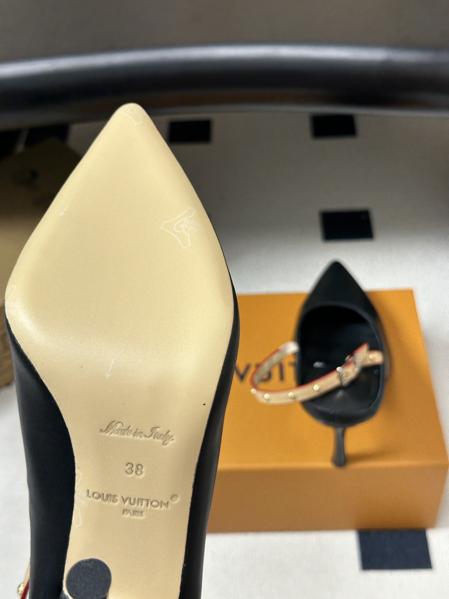 26ss春夏新款 LOUIS VUITTON 路易威登 LV MY WAY 露跟高跟鞋尖头细高跟搭扣后空凉鞋 本款LV 
