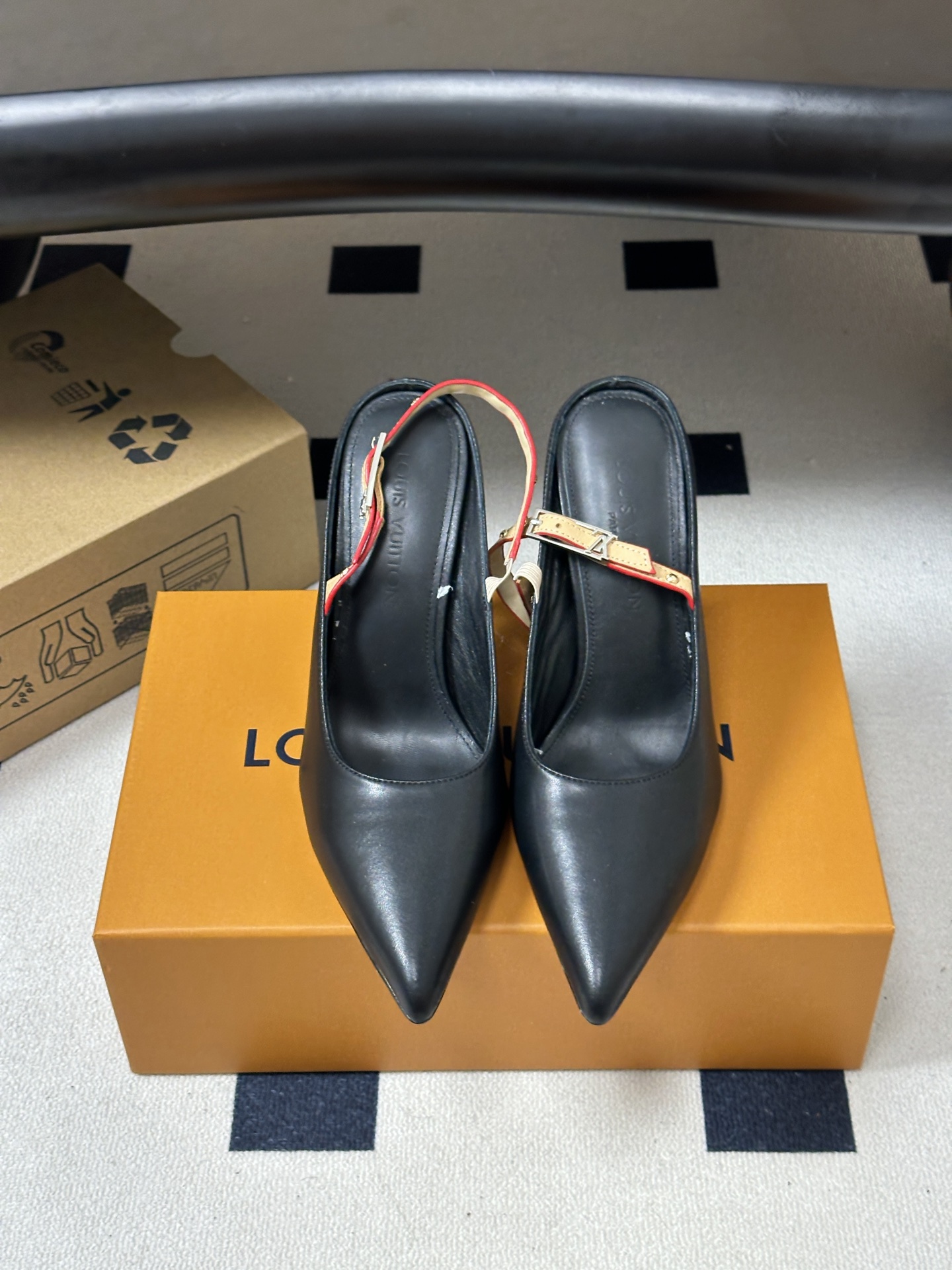 26ss春夏新款 LOUIS VUITTON 路易威登 LV MY WAY 露跟高跟鞋尖头细高跟搭扣后空凉鞋 本款LV 