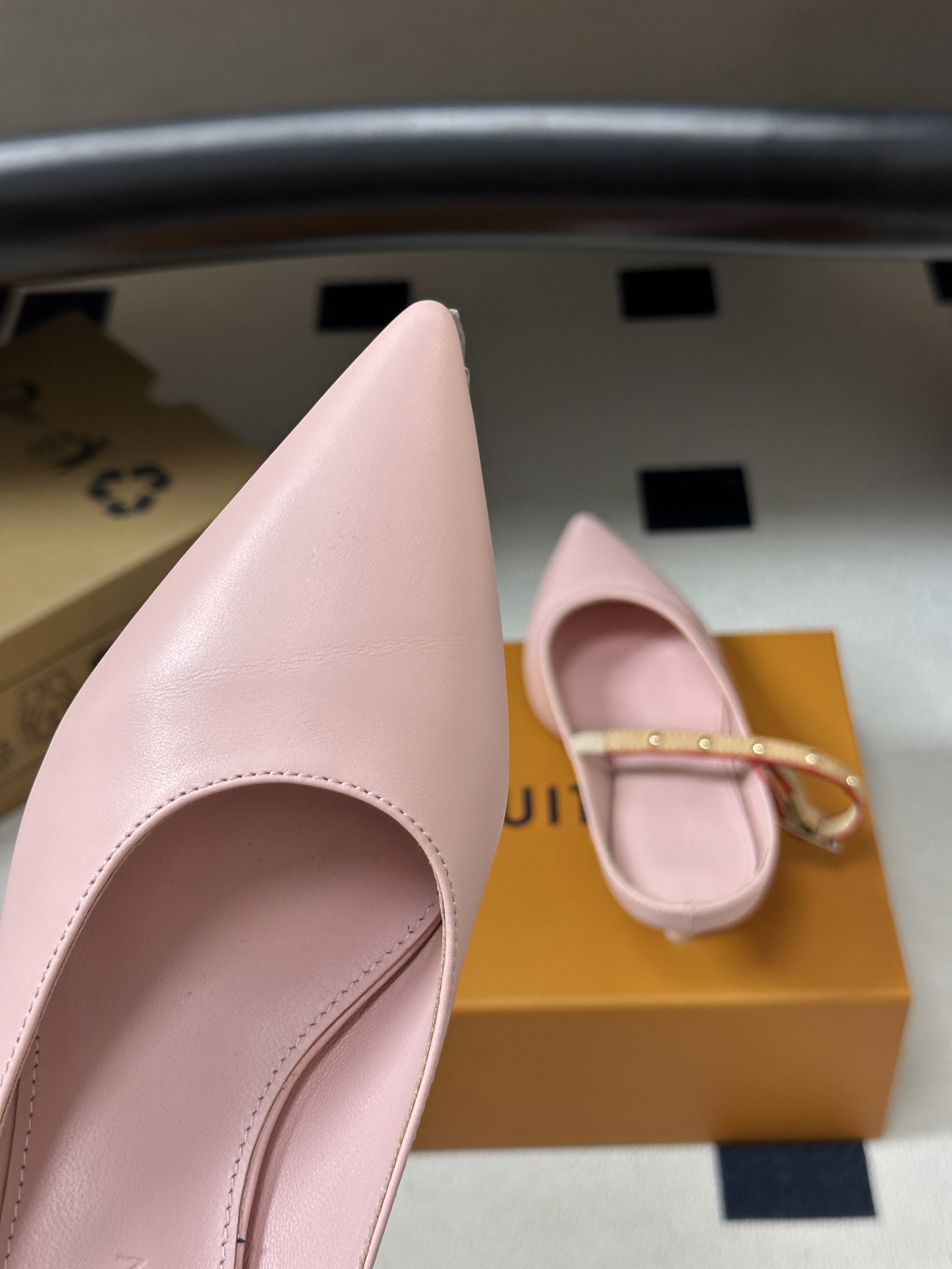 26ss春夏新款 LOUIS VUITTON 路易威登 LV MY WAY 露跟高跟鞋尖头细高跟搭扣后空凉鞋 本款LV 