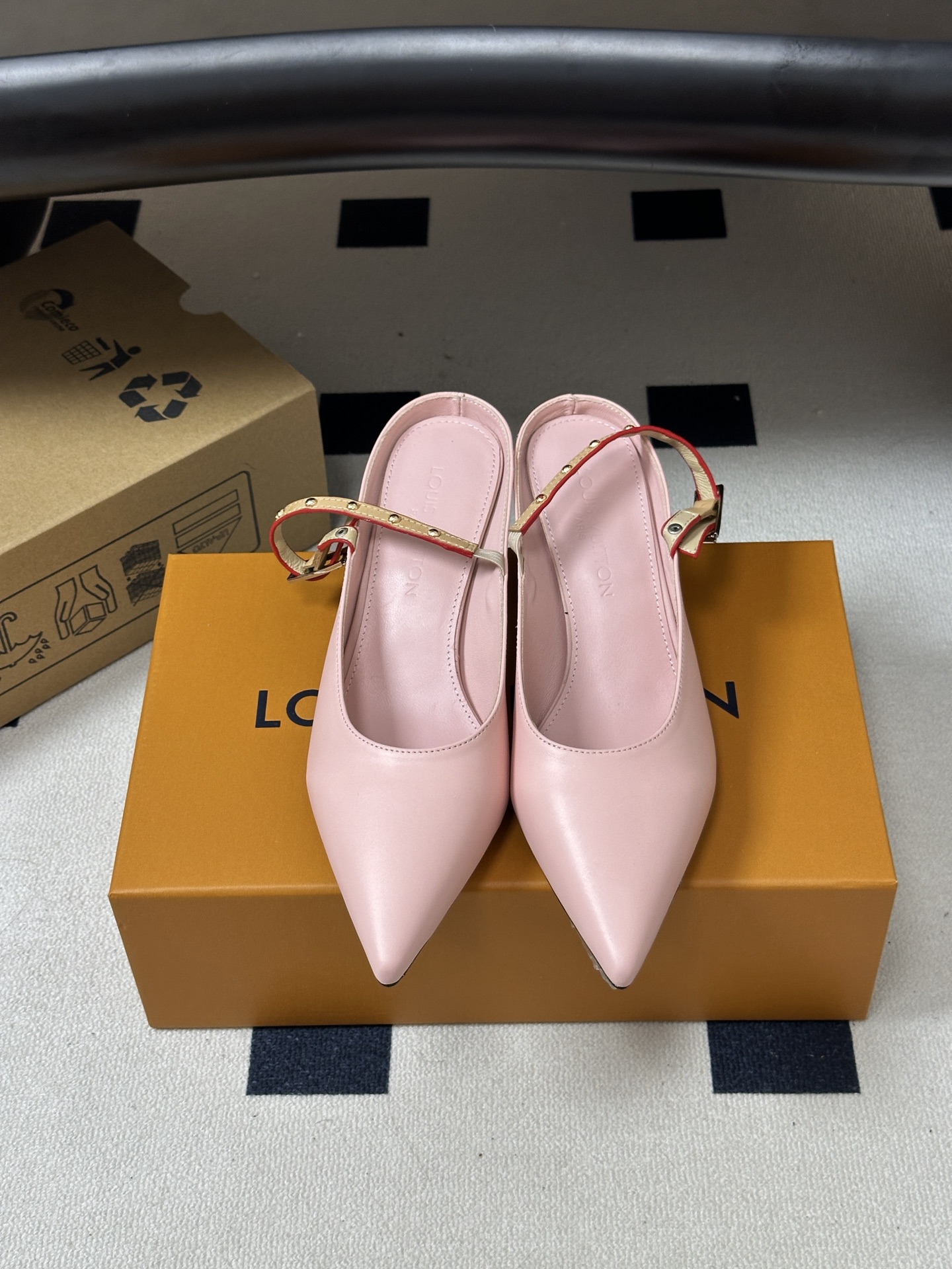 26ss春夏新款 LOUIS VUITTON 路易威登 LV MY WAY 露跟高跟鞋尖头细高跟搭扣后空凉鞋 本款LV 