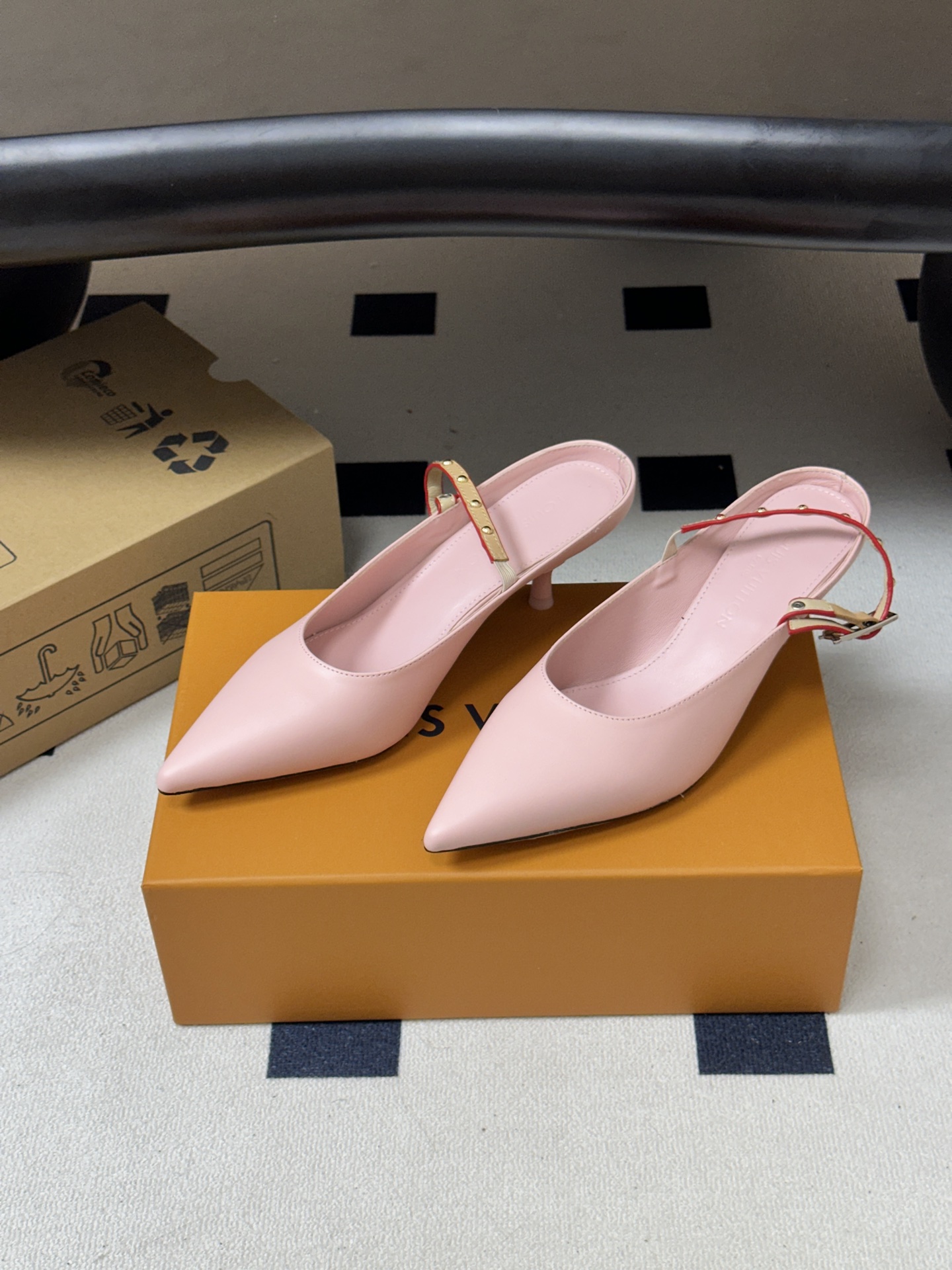 26ss春夏新款 LOUIS VUITTON 路易威登 LV MY WAY 露跟高跟鞋尖头细高跟搭扣后空凉鞋 本款LV 