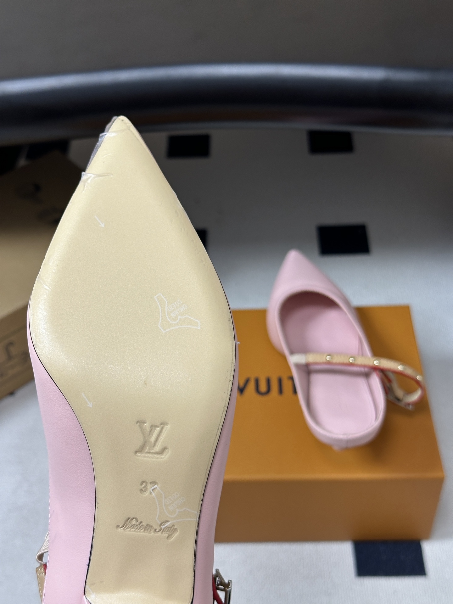26ss春夏新款 LOUIS VUITTON 路易威登 LV MY WAY 露跟高跟鞋尖头细高跟搭扣后空凉鞋 本款LV 