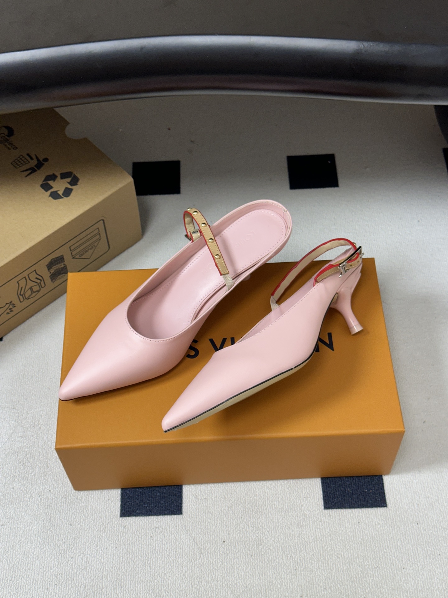 26ss春夏新款 LOUIS VUITTON 路易威登 LV MY WAY 露跟高跟鞋尖头细高跟搭扣后空凉鞋 本款LV 