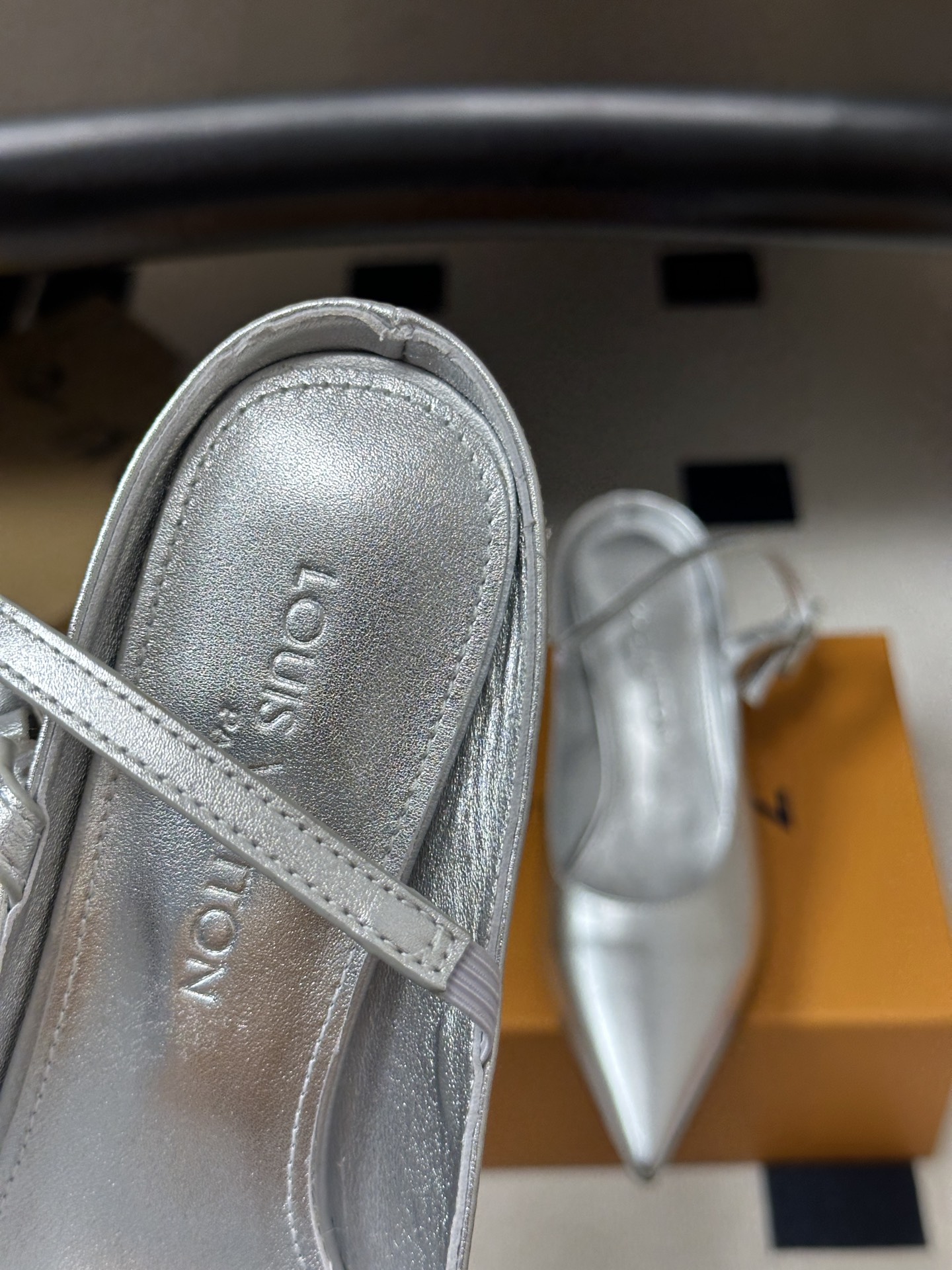 26ss春夏新款 LOUIS VUITTON 路易威登 LV MY WAY 露跟高跟鞋尖头细高跟搭扣后空凉鞋 本款LV 