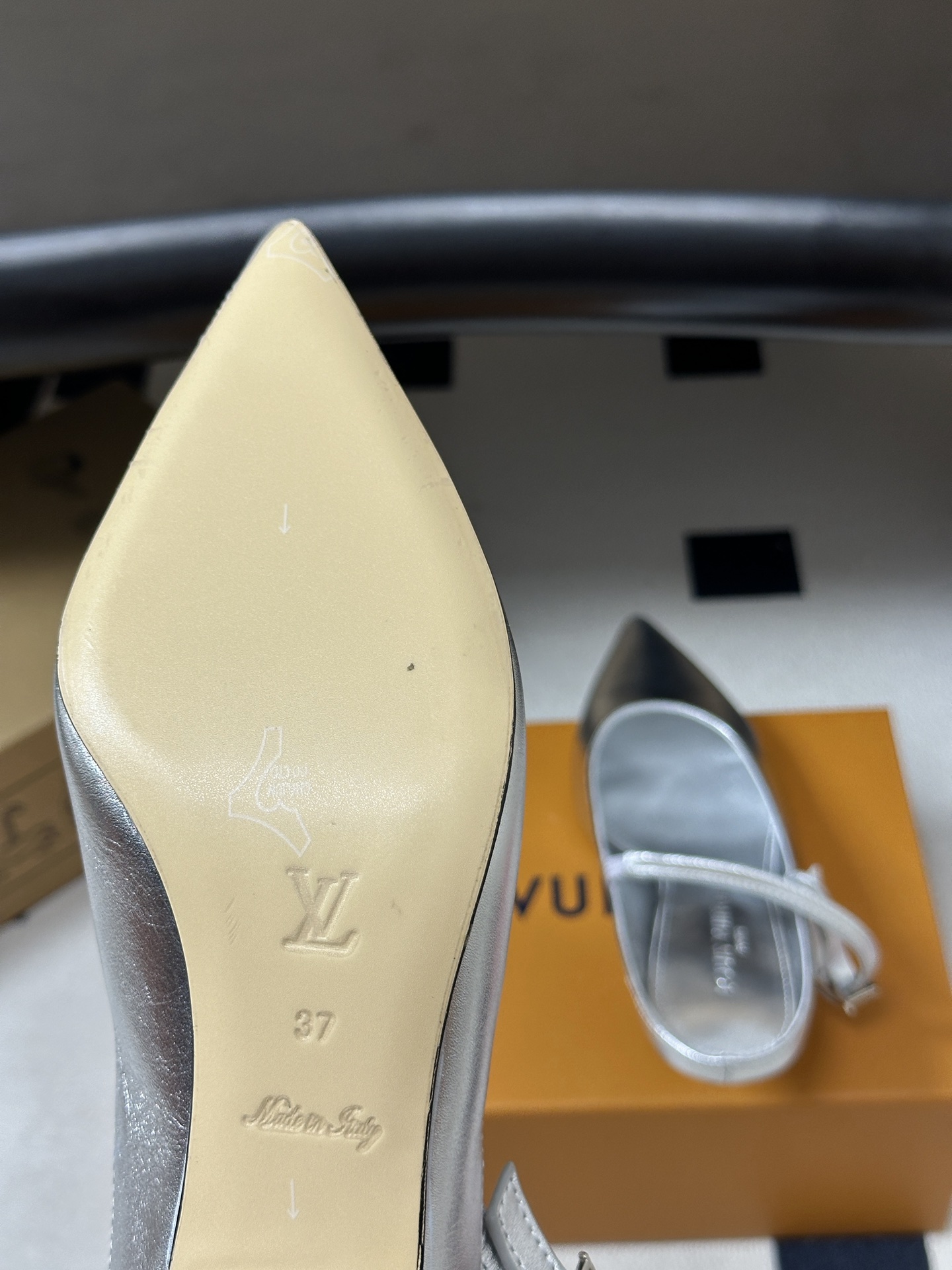 26ss春夏新款 LOUIS VUITTON 路易威登 LV MY WAY 露跟高跟鞋尖头细高跟搭扣后空凉鞋 本款LV 