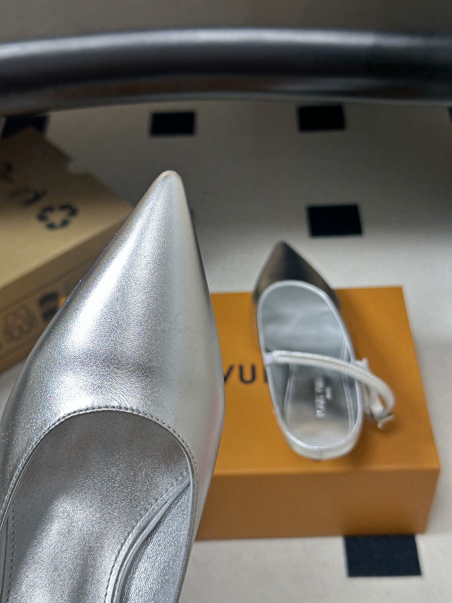 26ss春夏新款 LOUIS VUITTON 路易威登 LV MY WAY 露跟高跟鞋尖头细高跟搭扣后空凉鞋 本款LV 