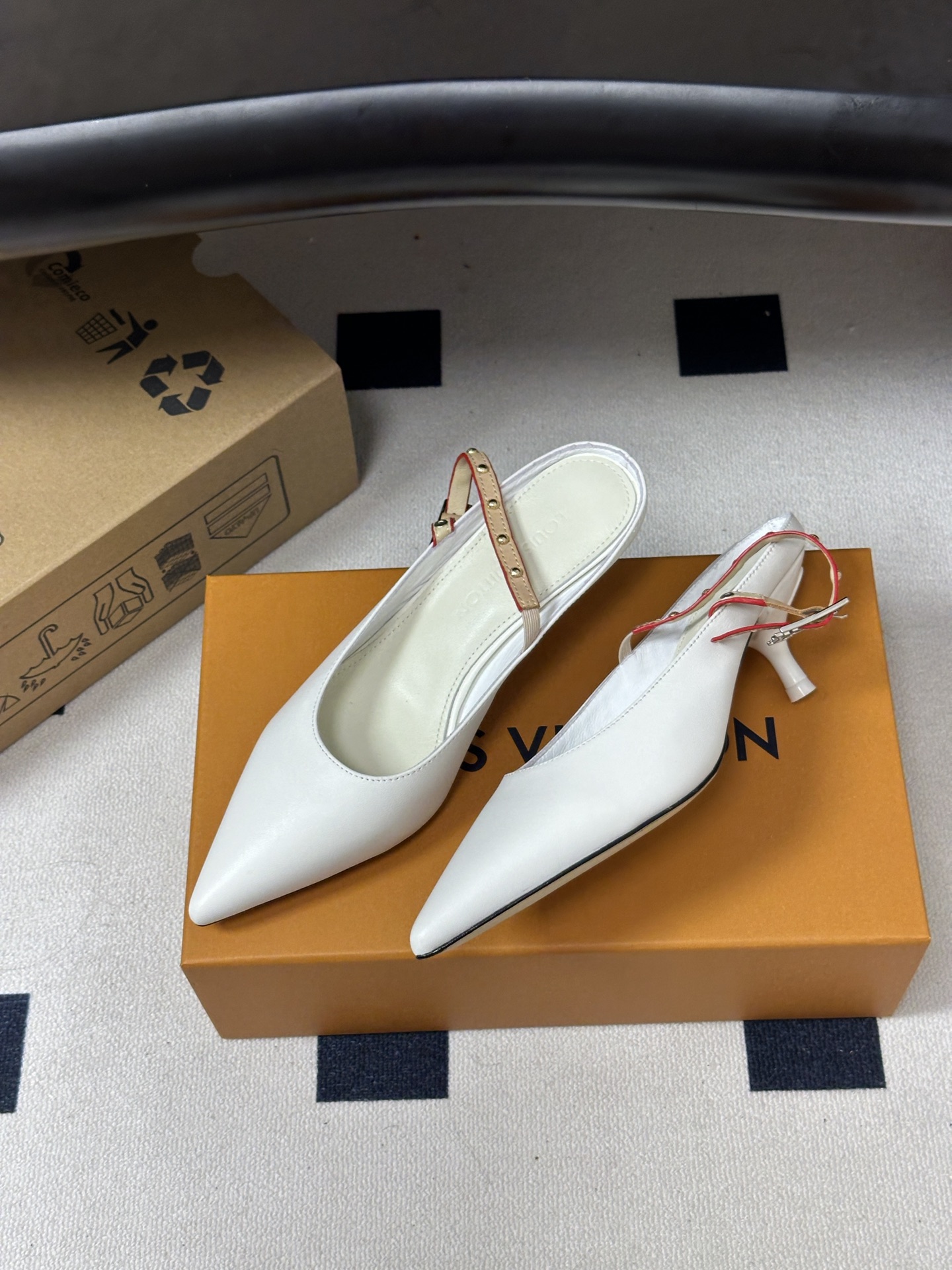 26ss春夏新款 LOUIS VUITTON 路易威登 LV MY WAY 露跟高跟鞋尖头细高跟搭扣后空凉鞋 本款LV 