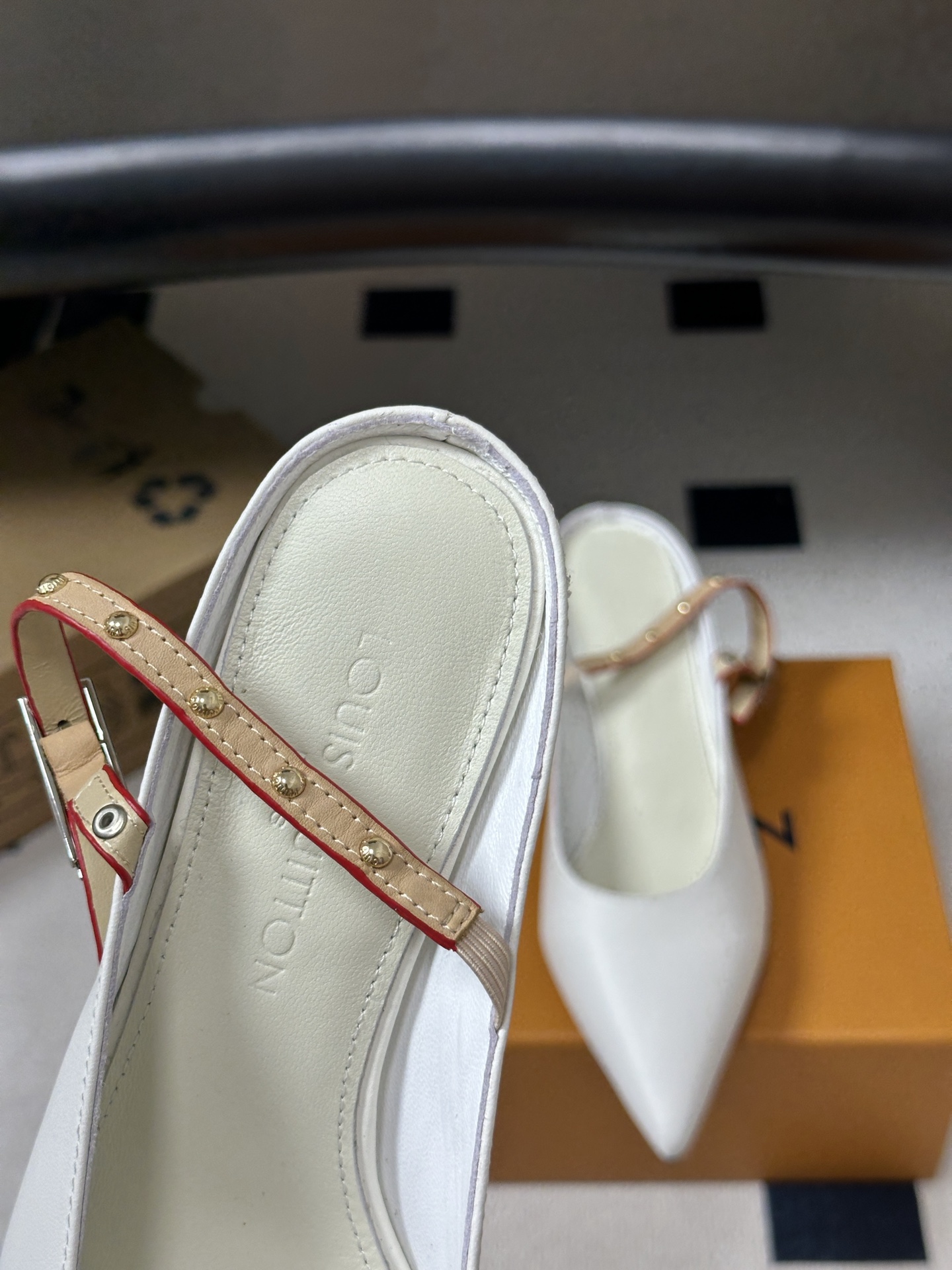 26ss春夏新款 LOUIS VUITTON 路易威登 LV MY WAY 露跟高跟鞋尖头细高跟搭扣后空凉鞋 本款LV 