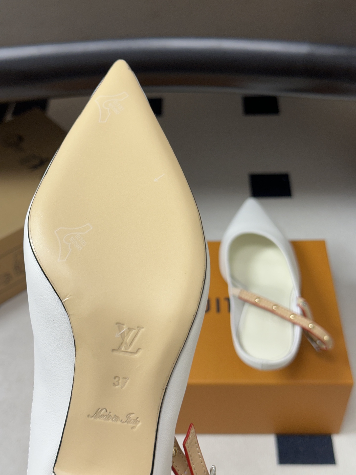 26ss春夏新款 LOUIS VUITTON 路易威登 LV MY WAY 露跟高跟鞋尖头细高跟搭扣后空凉鞋 本款LV 