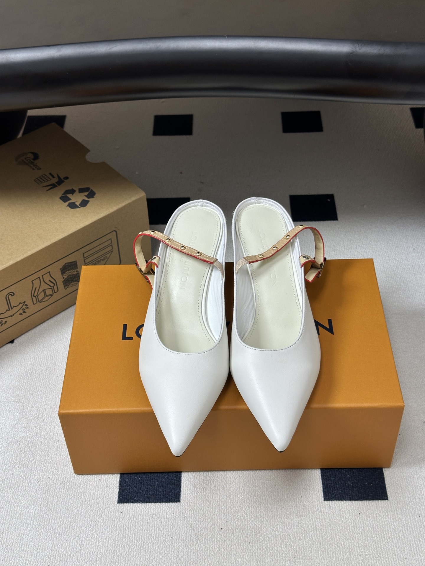 26ss春夏新款 LOUIS VUITTON 路易威登 LV MY WAY 露跟高跟鞋尖头细高跟搭扣后空凉鞋 本款LV 