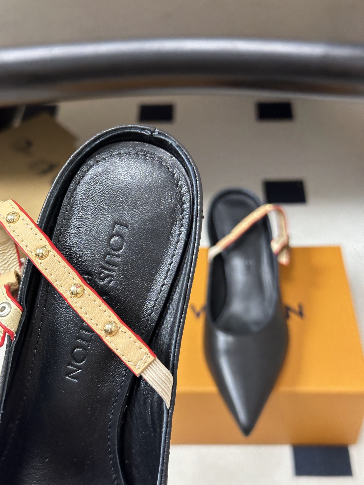 26ss春夏新款 LOUIS VUITTON 路易威登 LV MY WAY 露跟高跟鞋尖头细高跟搭扣后空凉鞋 本款LV 