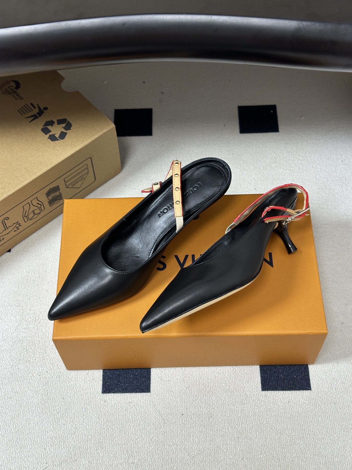26ss春夏新款 LOUIS VUITTON 路易威登 LV MY WAY 露跟高跟鞋尖头细高跟搭扣后空凉鞋 本款LV 
