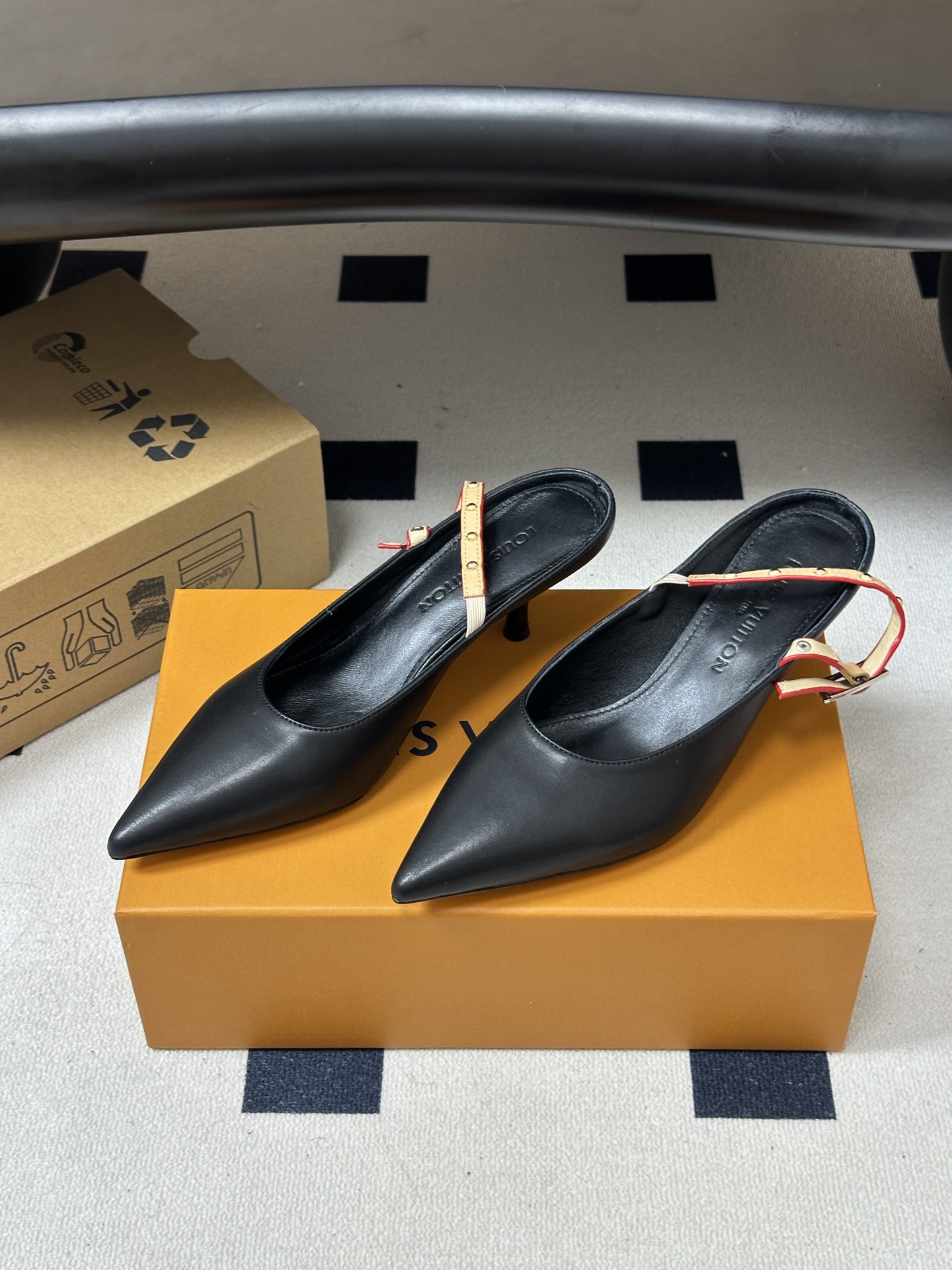 26ss春夏新款 LOUIS VUITTON 路易威登 LV MY WAY 露跟高跟鞋尖头细高跟搭扣后空凉鞋 本款LV 