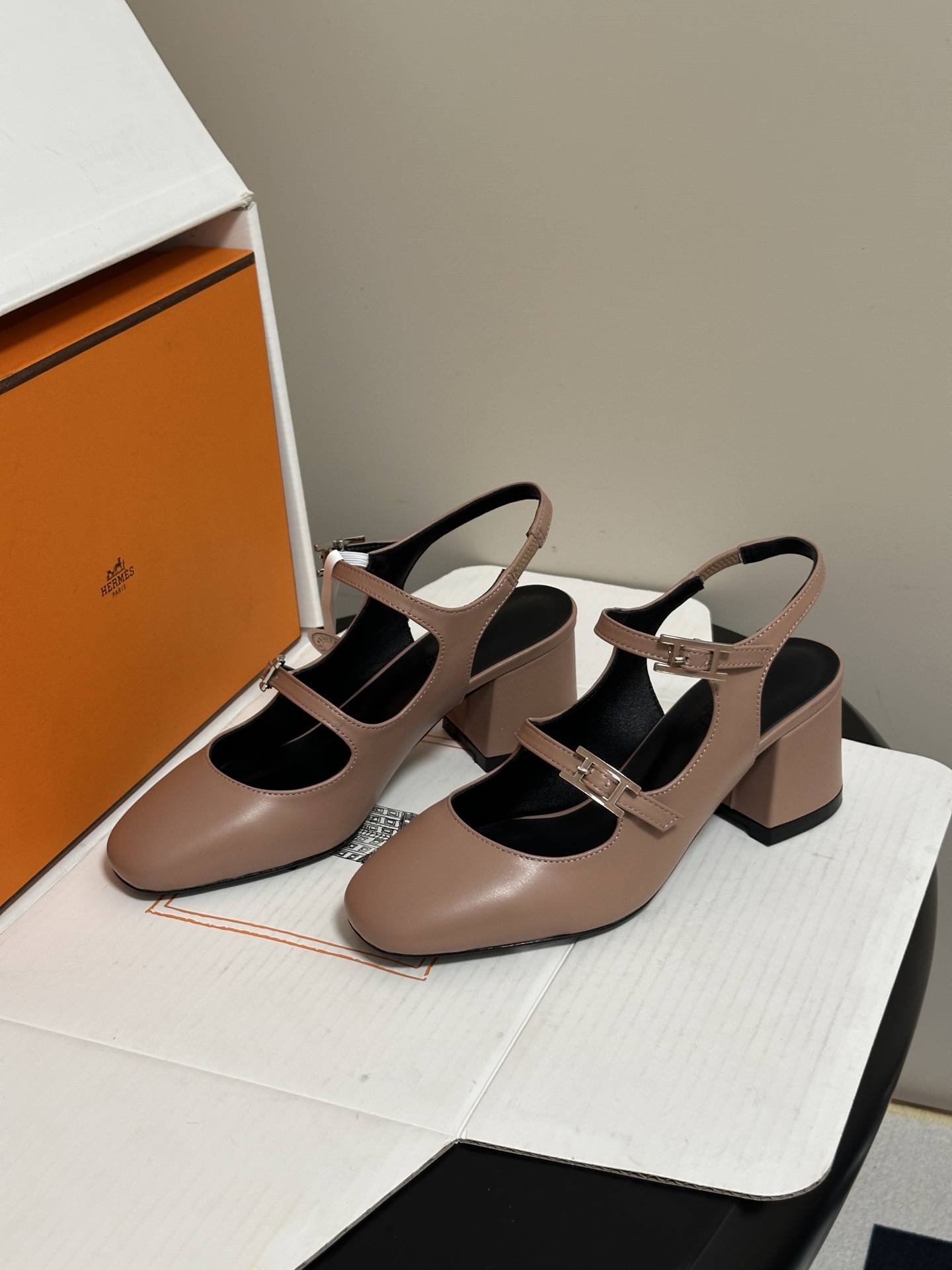 顶级品质（配高档飞机盒✈️） Hermes 爱马仕🐎 H家26s早秋新款 Jackie系列H扣玛丽珍鞋H字母钻扣二带后空