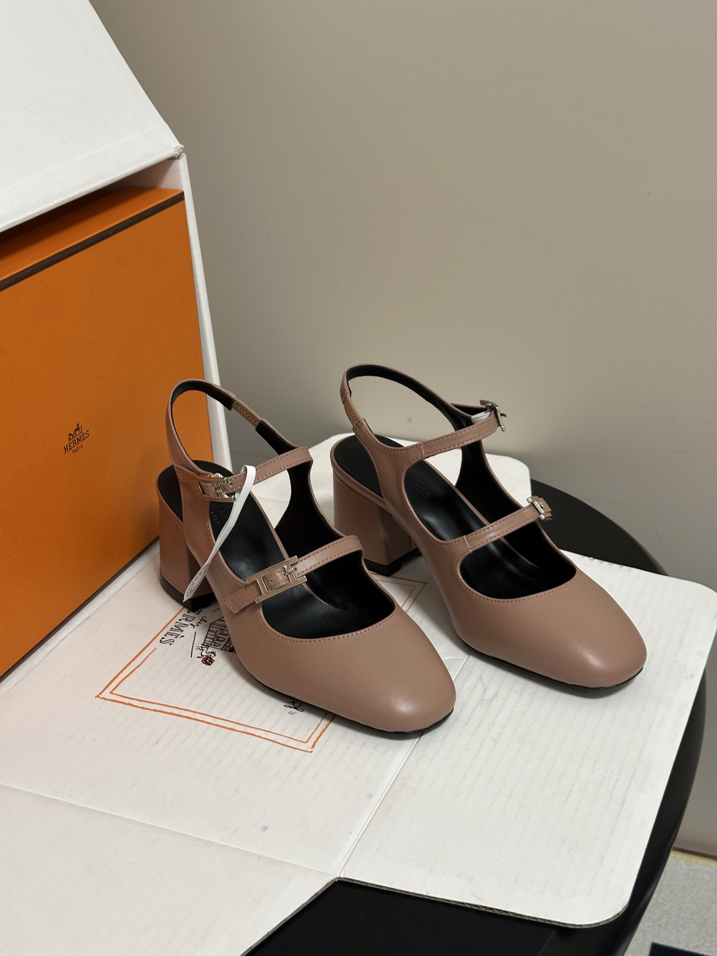 顶级品质（配高档飞机盒✈️） Hermes 爱马仕🐎 H家26s早秋新款 Jackie系列H扣玛丽珍鞋H字母钻扣二带后空