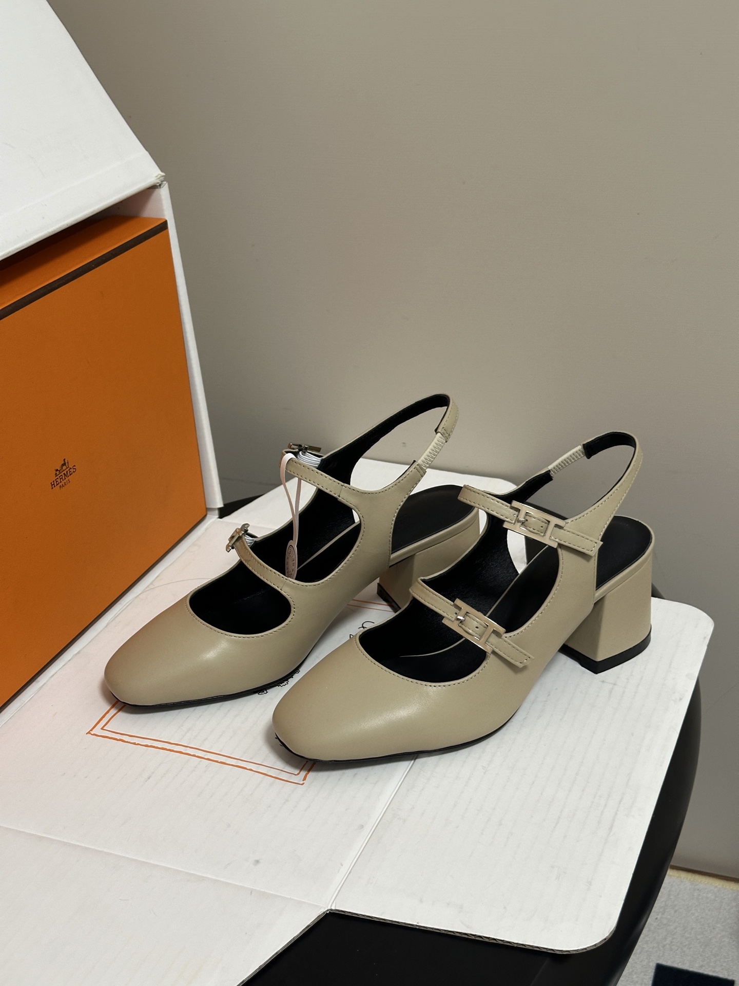 顶级品质（配高档飞机盒✈️） Hermes 爱马仕🐎 H家26s早秋新款 Jackie系列H扣玛丽珍鞋H字母钻扣二带后空