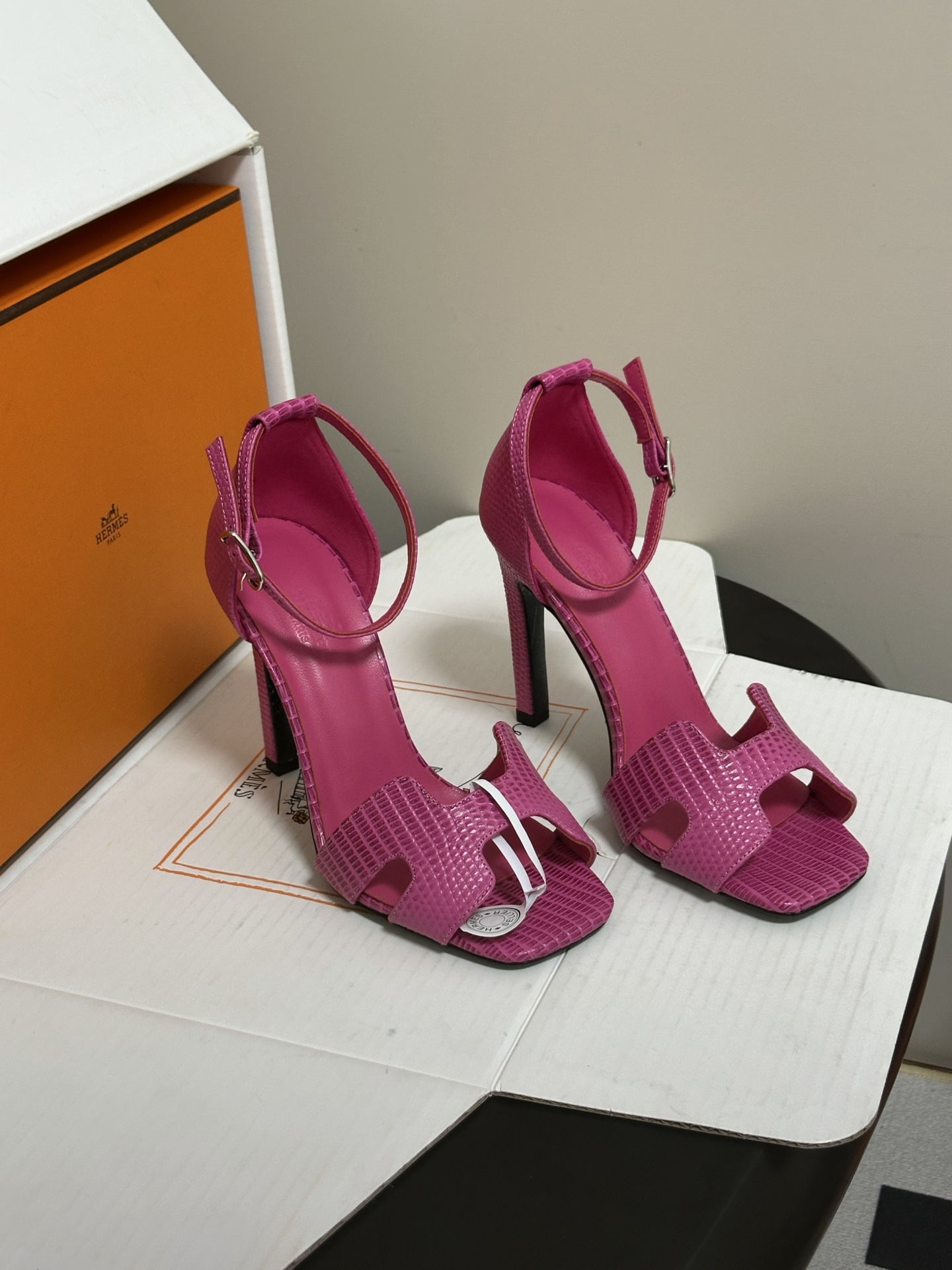 顶级品质（配高档飞机盒✈️） Hermes 爱马仕🐎 Joy 蛇纹皮凉鞋系列 H家细跟凉鞋经典H鞋面高跟凉鞋 高跟凉鞋，