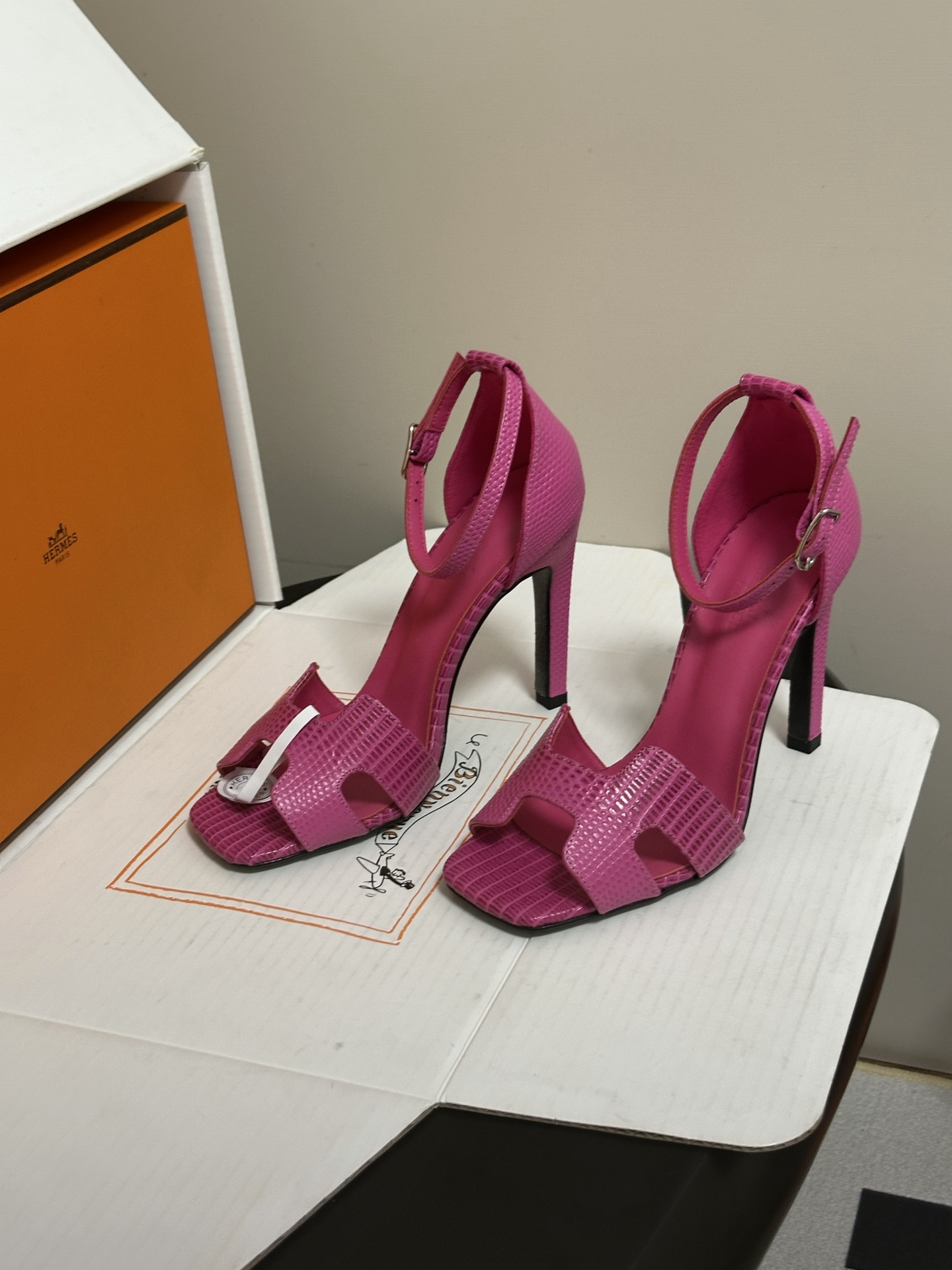 顶级品质（配高档飞机盒✈️） Hermes 爱马仕🐎 Joy 蛇纹皮凉鞋系列 H家细跟凉鞋经典H鞋面高跟凉鞋 高跟凉鞋，