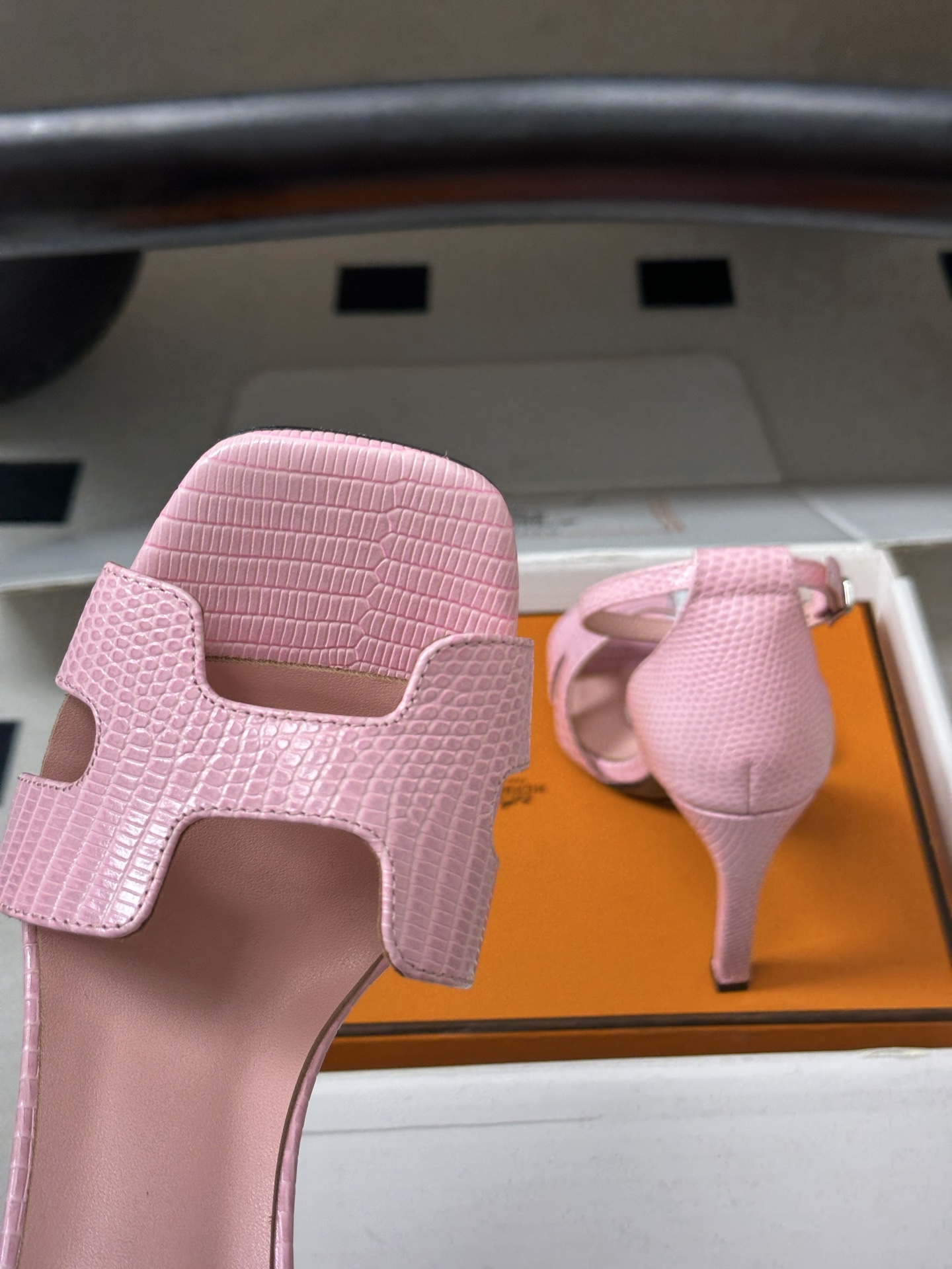 顶级品质（配高档飞机盒✈️） Hermes 爱马仕🐎 Joy 蛇纹皮凉鞋系列 H家细跟凉鞋经典H鞋面高跟凉鞋 高跟凉鞋，