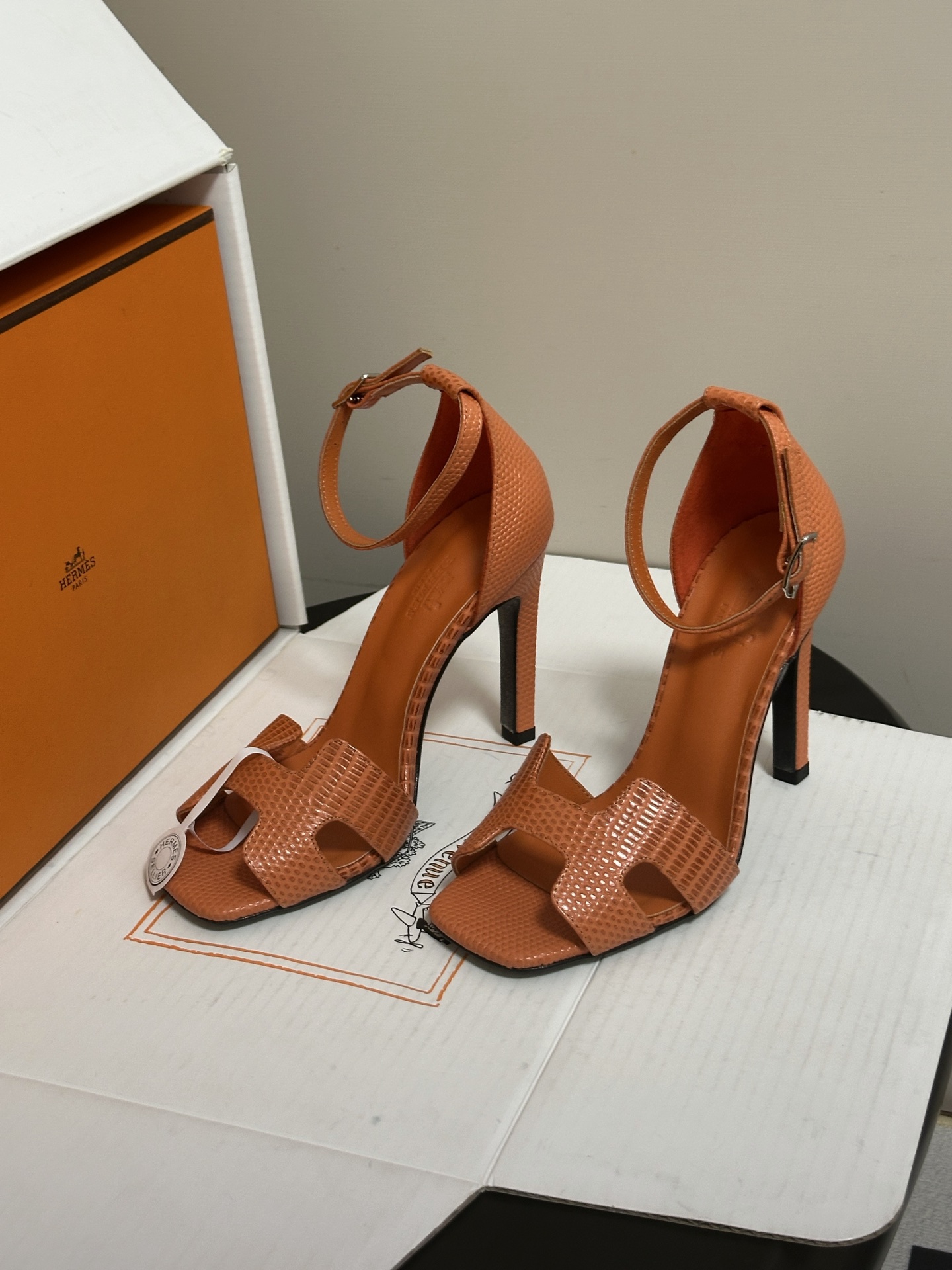 顶级品质（配高档飞机盒✈️） Hermes 爱马仕🐎 Joy 蛇纹皮凉鞋系列 H家细跟凉鞋经典H鞋面高跟凉鞋 高跟凉鞋，