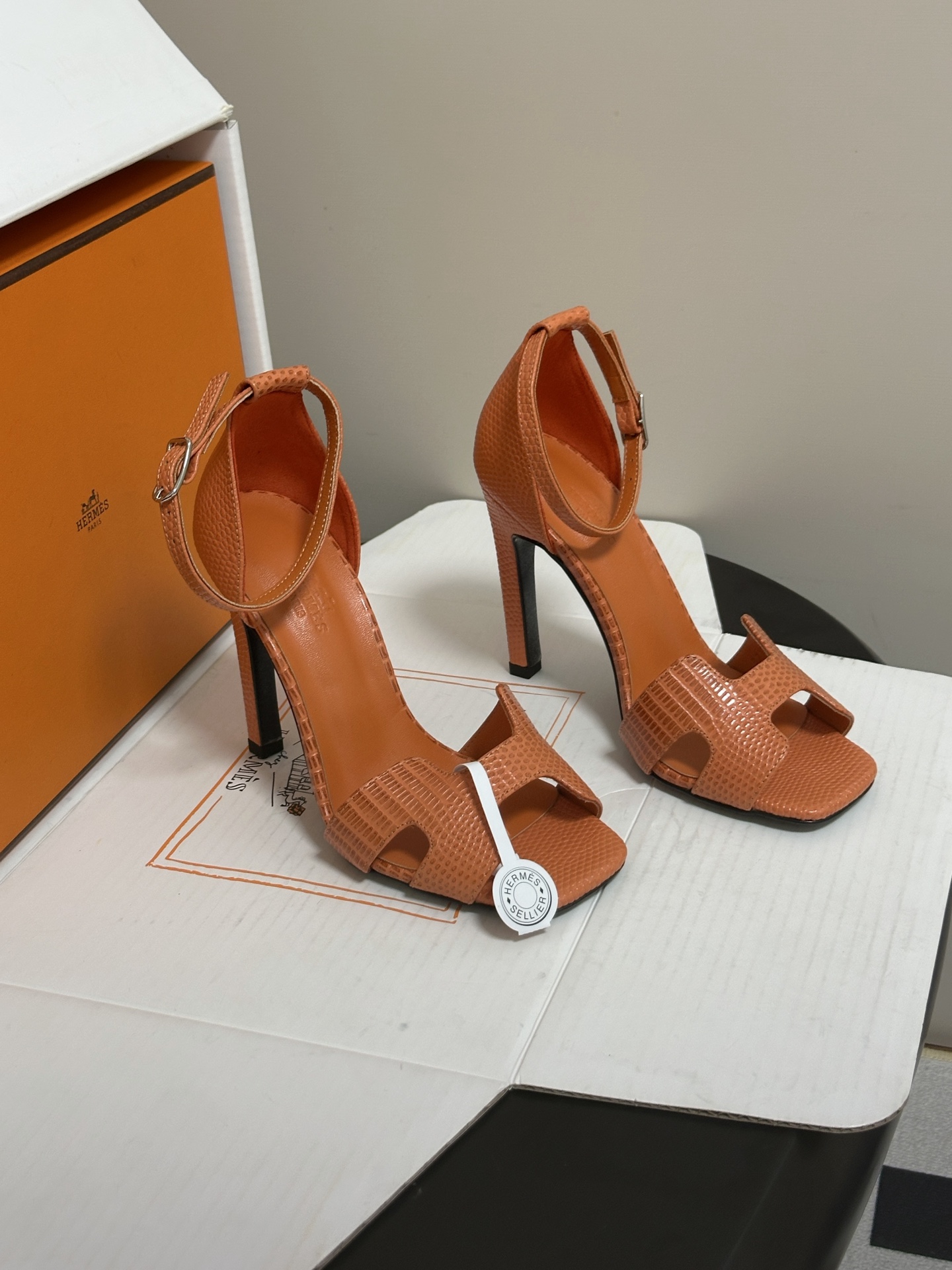 顶级品质（配高档飞机盒✈️） Hermes 爱马仕🐎 Joy 蛇纹皮凉鞋系列 H家细跟凉鞋经典H鞋面高跟凉鞋 高跟凉鞋，