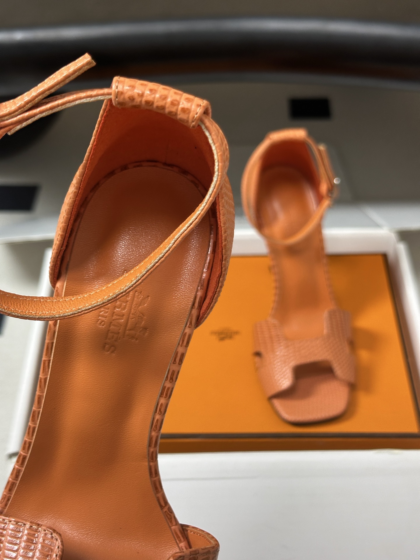 顶级品质（配高档飞机盒✈️） Hermes 爱马仕🐎 Joy 蛇纹皮凉鞋系列 H家细跟凉鞋经典H鞋面高跟凉鞋 高跟凉鞋，