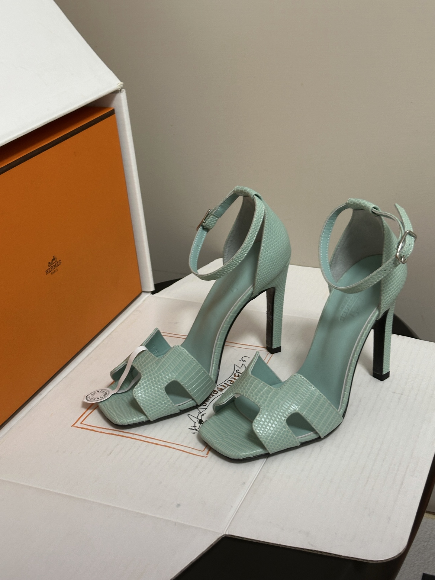 顶级品质（配高档飞机盒✈️） Hermes 爱马仕🐎 Joy 蛇纹皮凉鞋系列 H家细跟凉鞋经典H鞋面高跟凉鞋 高跟凉鞋，