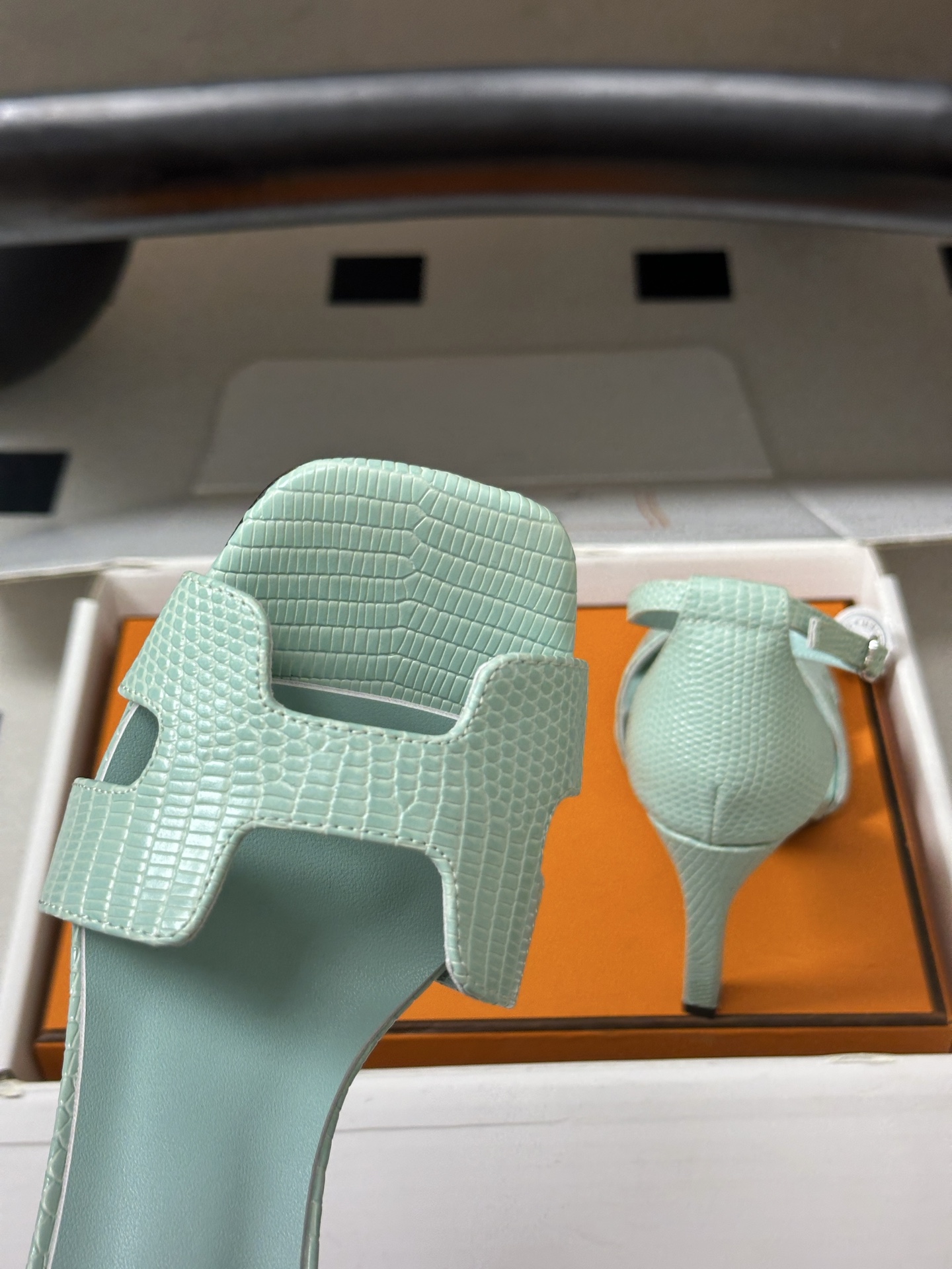 顶级品质（配高档飞机盒✈️） Hermes 爱马仕🐎 Joy 蛇纹皮凉鞋系列 H家细跟凉鞋经典H鞋面高跟凉鞋 高跟凉鞋，