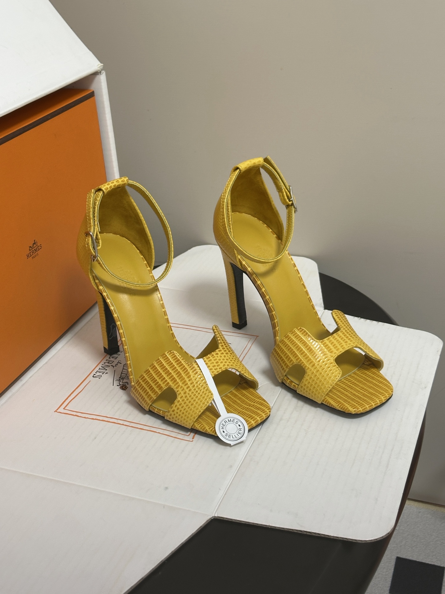 顶级品质（配高档飞机盒✈️） Hermes 爱马仕🐎 Joy 蛇纹皮凉鞋系列 H家细跟凉鞋经典H鞋面高跟凉鞋 高跟凉鞋，