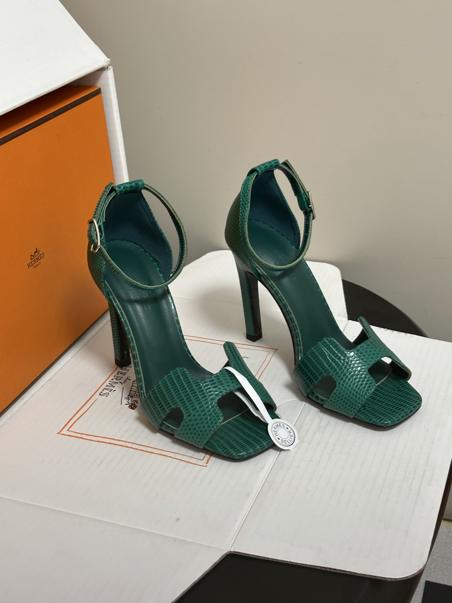 顶级品质（配高档飞机盒✈️） Hermes 爱马仕🐎 Joy 蛇纹皮凉鞋系列 H家细跟凉鞋经典H鞋面高跟凉鞋 高跟凉鞋，