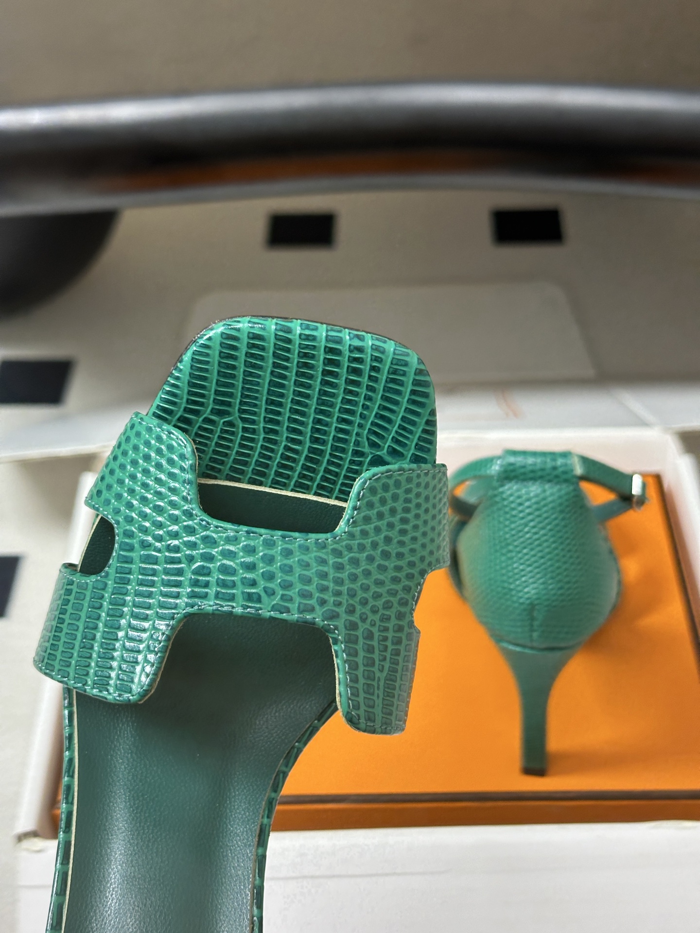 顶级品质（配高档飞机盒✈️） Hermes 爱马仕🐎 Joy 蛇纹皮凉鞋系列 H家细跟凉鞋经典H鞋面高跟凉鞋 高跟凉鞋，