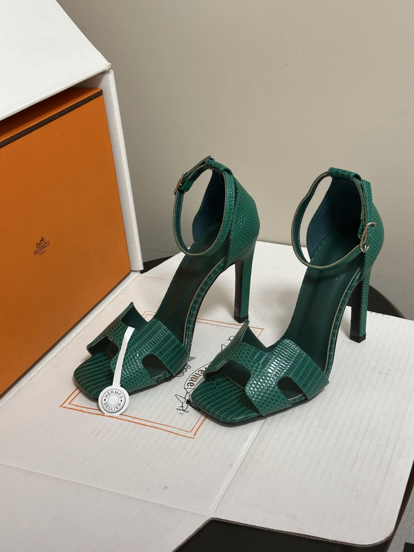 顶级品质（配高档飞机盒✈️） Hermes 爱马仕🐎 Joy 蛇纹皮凉鞋系列 H家细跟凉鞋经典H鞋面高跟凉鞋 高跟凉鞋，