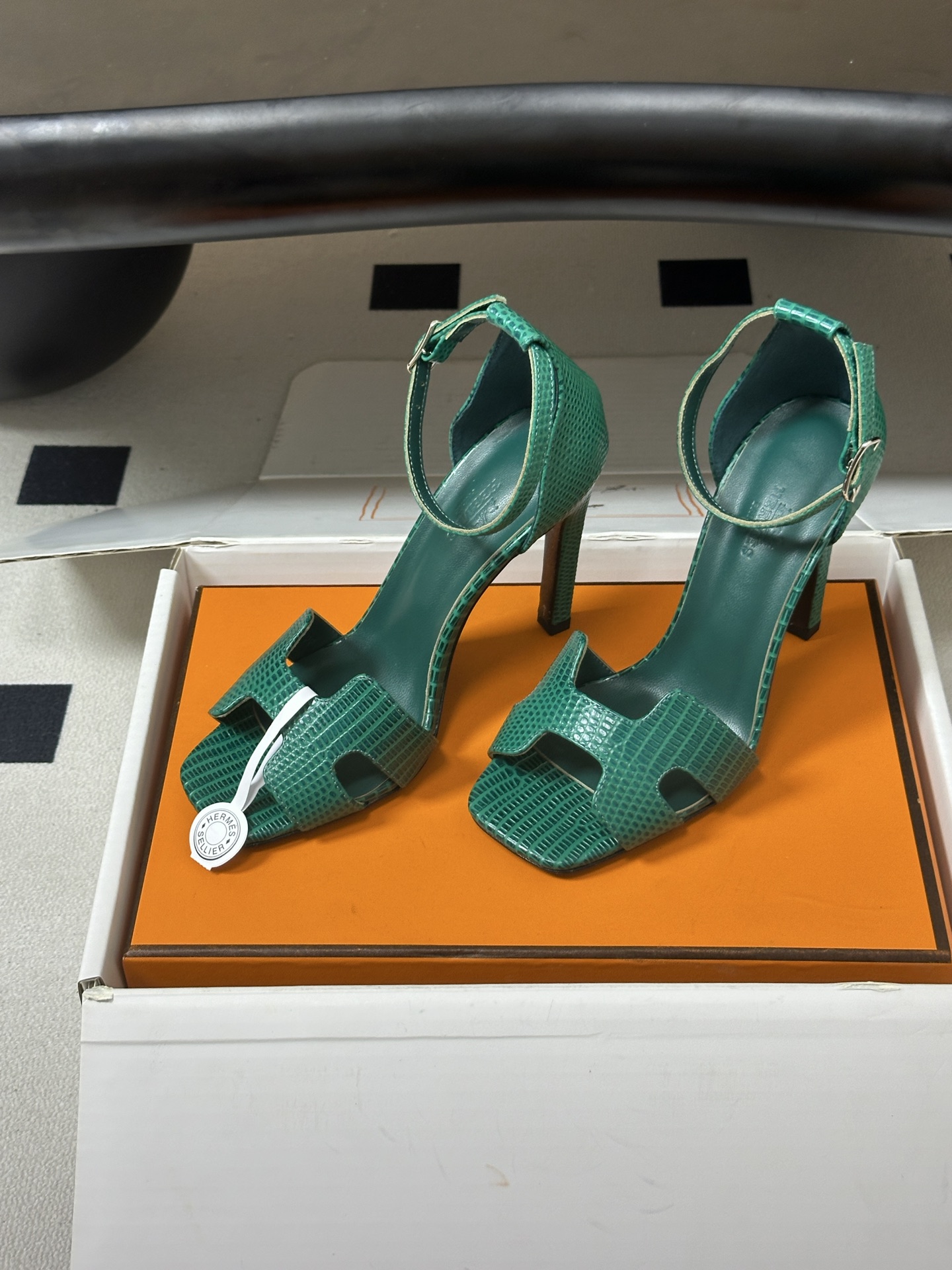 顶级品质（配高档飞机盒✈️） Hermes 爱马仕🐎 Joy 蛇纹皮凉鞋系列 H家细跟凉鞋经典H鞋面高跟凉鞋 高跟凉鞋，
