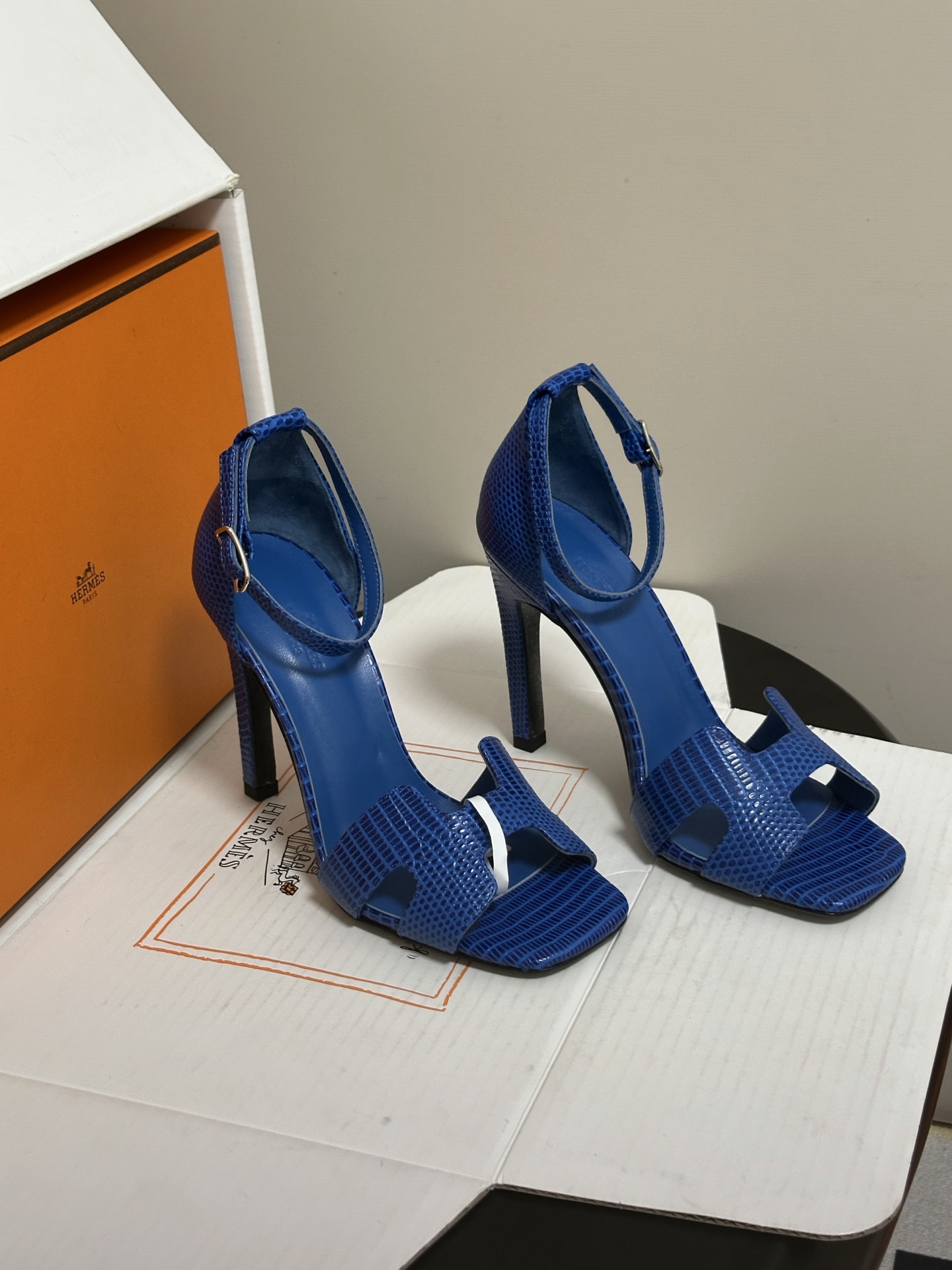 顶级品质（配高档飞机盒✈️） Hermes 爱马仕🐎 Joy 蛇纹皮凉鞋系列 H家细跟凉鞋经典H鞋面高跟凉鞋 高跟凉鞋，