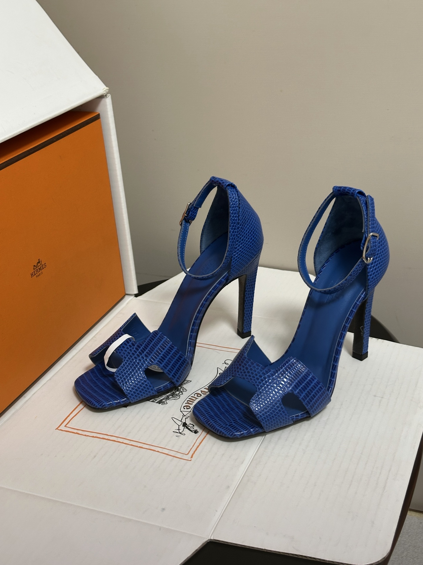 顶级品质（配高档飞机盒✈️） Hermes 爱马仕🐎 Joy 蛇纹皮凉鞋系列 H家细跟凉鞋经典H鞋面高跟凉鞋 高跟凉鞋，