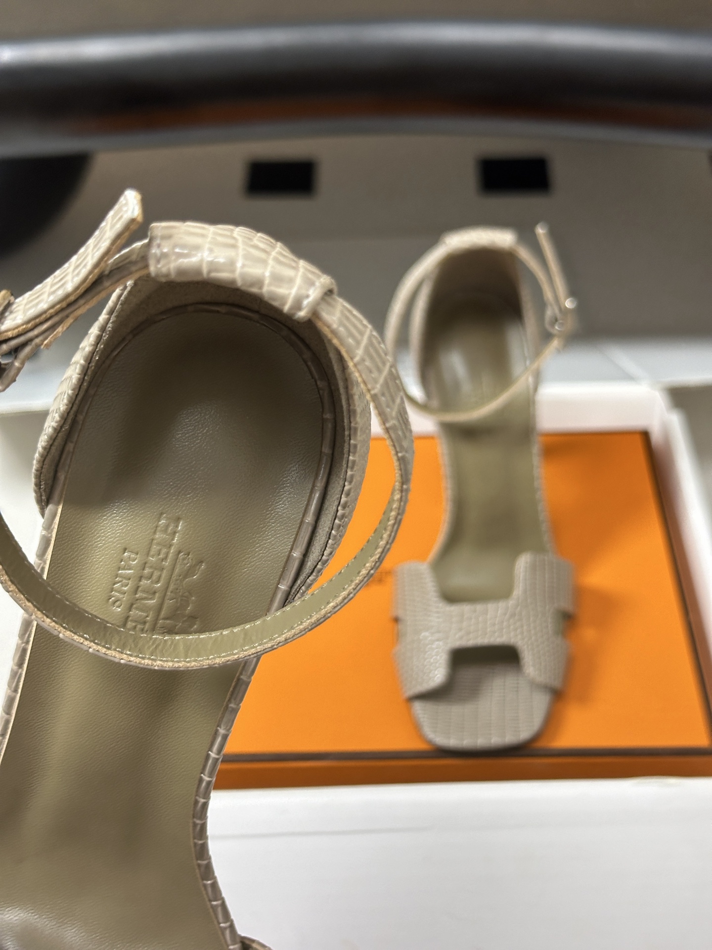 顶级品质（配高档飞机盒✈️） Hermes 爱马仕🐎 Joy 蛇纹皮凉鞋系列 H家细跟凉鞋经典H鞋面高跟凉鞋 高跟凉鞋，