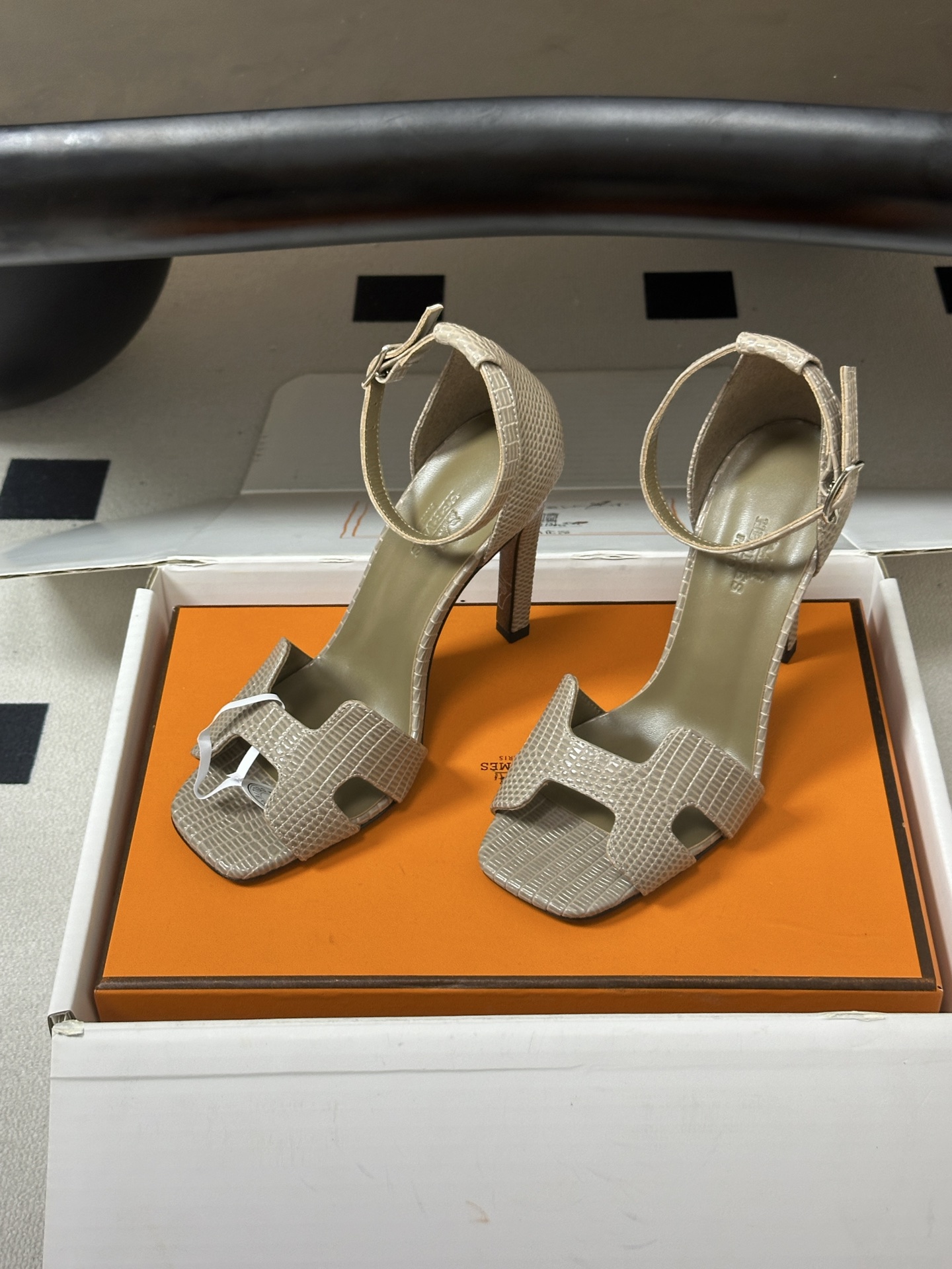 顶级品质（配高档飞机盒✈️） Hermes 爱马仕🐎 Joy 蛇纹皮凉鞋系列 H家细跟凉鞋经典H鞋面高跟凉鞋 高跟凉鞋，