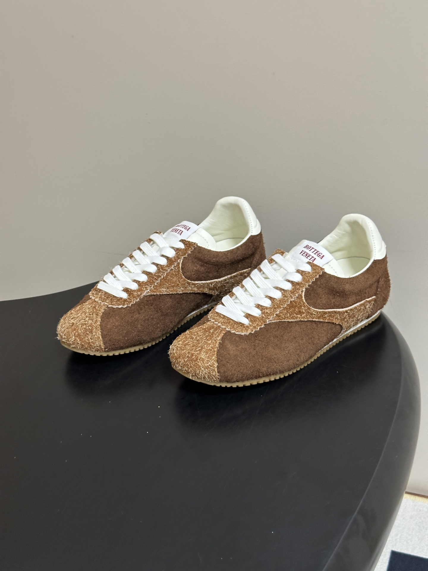 Bottega Veneta BV葆蝶家 26ss 早秋新款 复古阿甘鞋 老钱风系带德训鞋休闲运动鞋 自带松弛复古文艺的