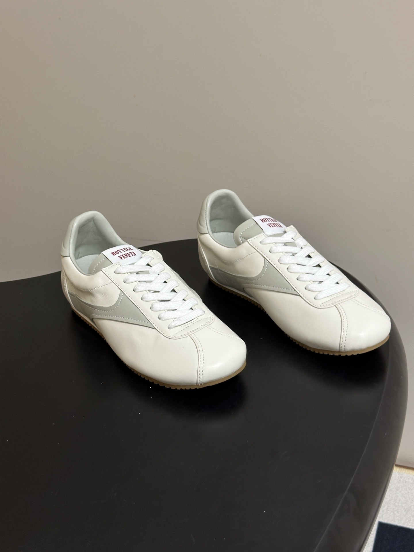 Bottega Veneta BV葆蝶家 26ss 早秋新款 复古阿甘鞋 老钱风系带德训鞋休闲运动鞋 自带松弛复古文艺的