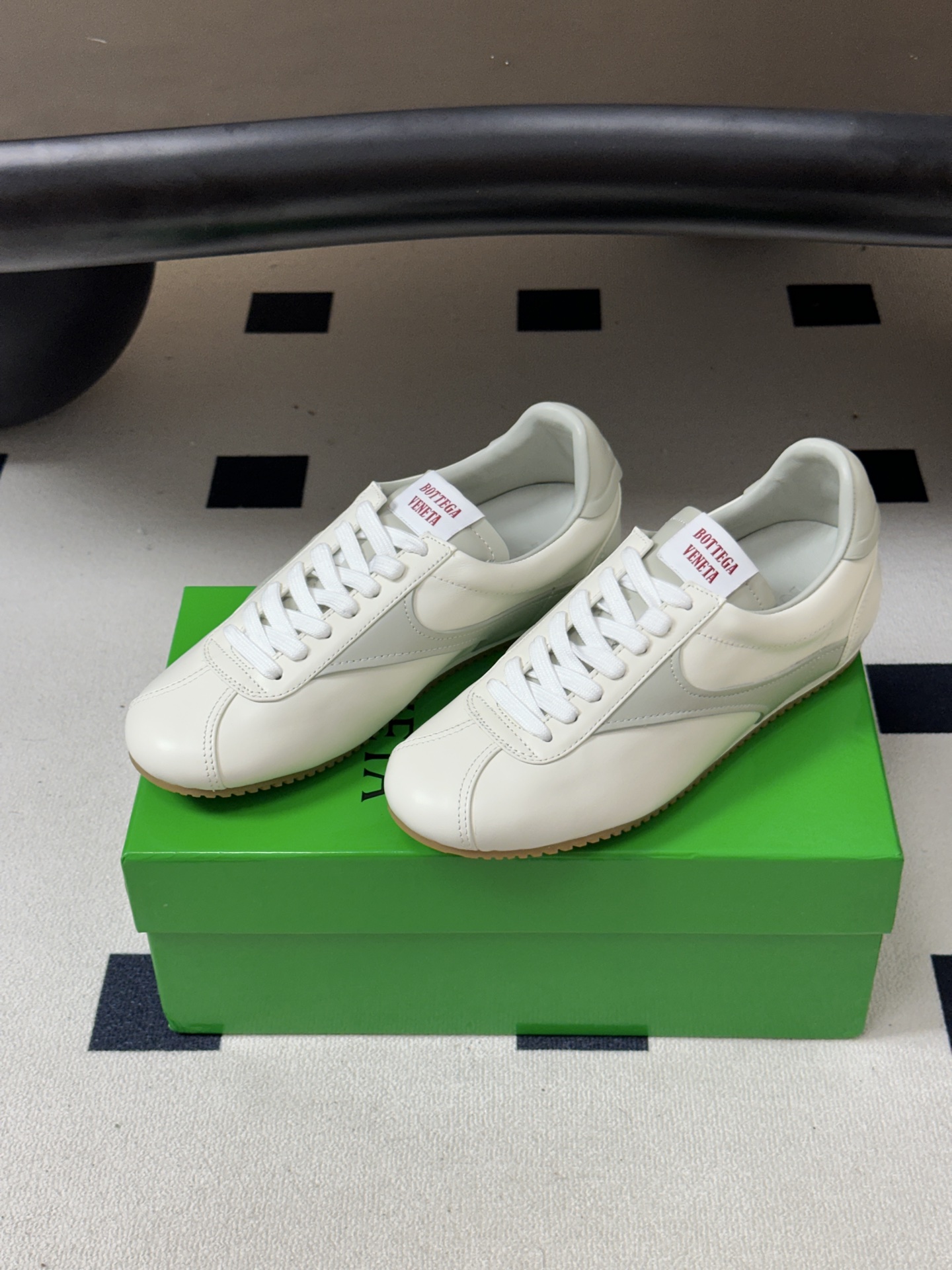 Bottega Veneta BV葆蝶家 26ss 早秋新款 复古阿甘鞋 老钱风系带德训鞋休闲运动鞋 自带松弛复古文艺的