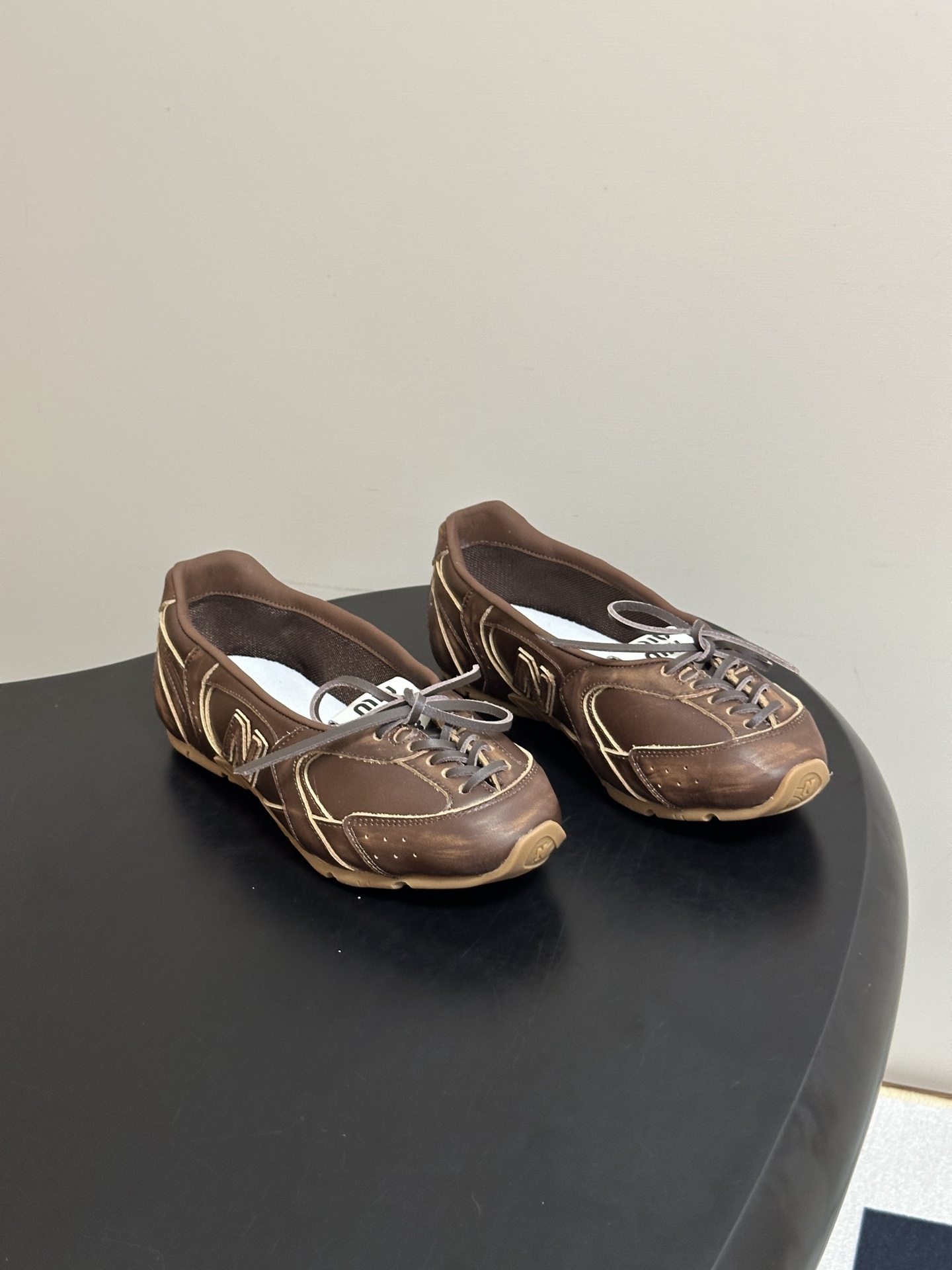 2026早秋新款 MIUMIU X NEW Balance 缪缪 NB联名浅口芭蕾舞鞋系带平底休闲单鞋 自带松弛复古文艺