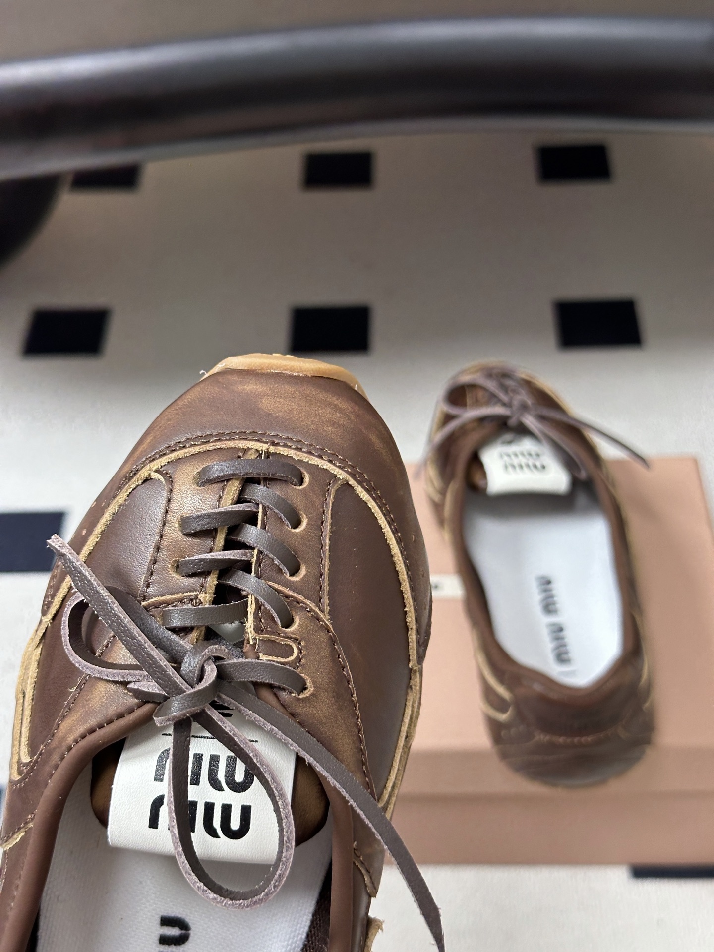 2026早秋新款 MIUMIU X NEW Balance 缪缪 NB联名浅口芭蕾舞鞋系带平底休闲单鞋 自带松弛复古文艺