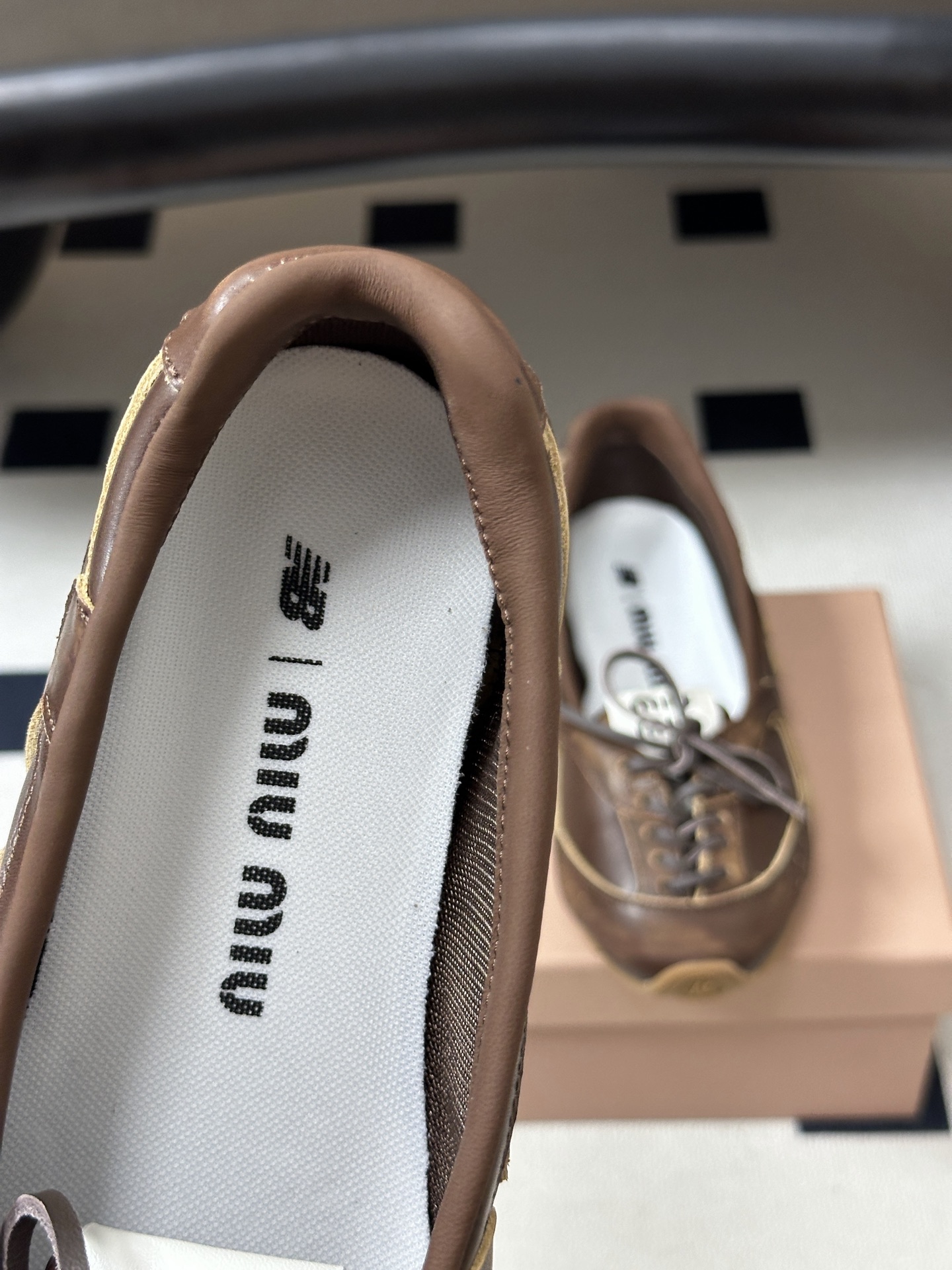 2026早秋新款 MIUMIU X NEW Balance 缪缪 NB联名浅口芭蕾舞鞋系带平底休闲单鞋 自带松弛复古文艺