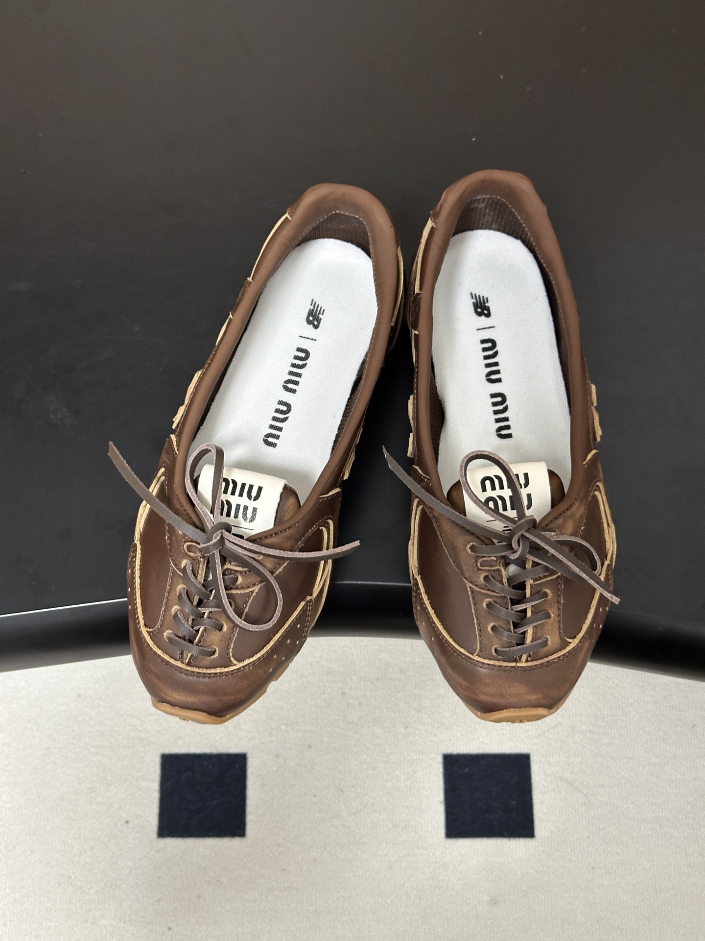 2026早秋新款 MIUMIU X NEW Balance 缪缪 NB联名浅口芭蕾舞鞋系带平底休闲单鞋 自带松弛复古文艺