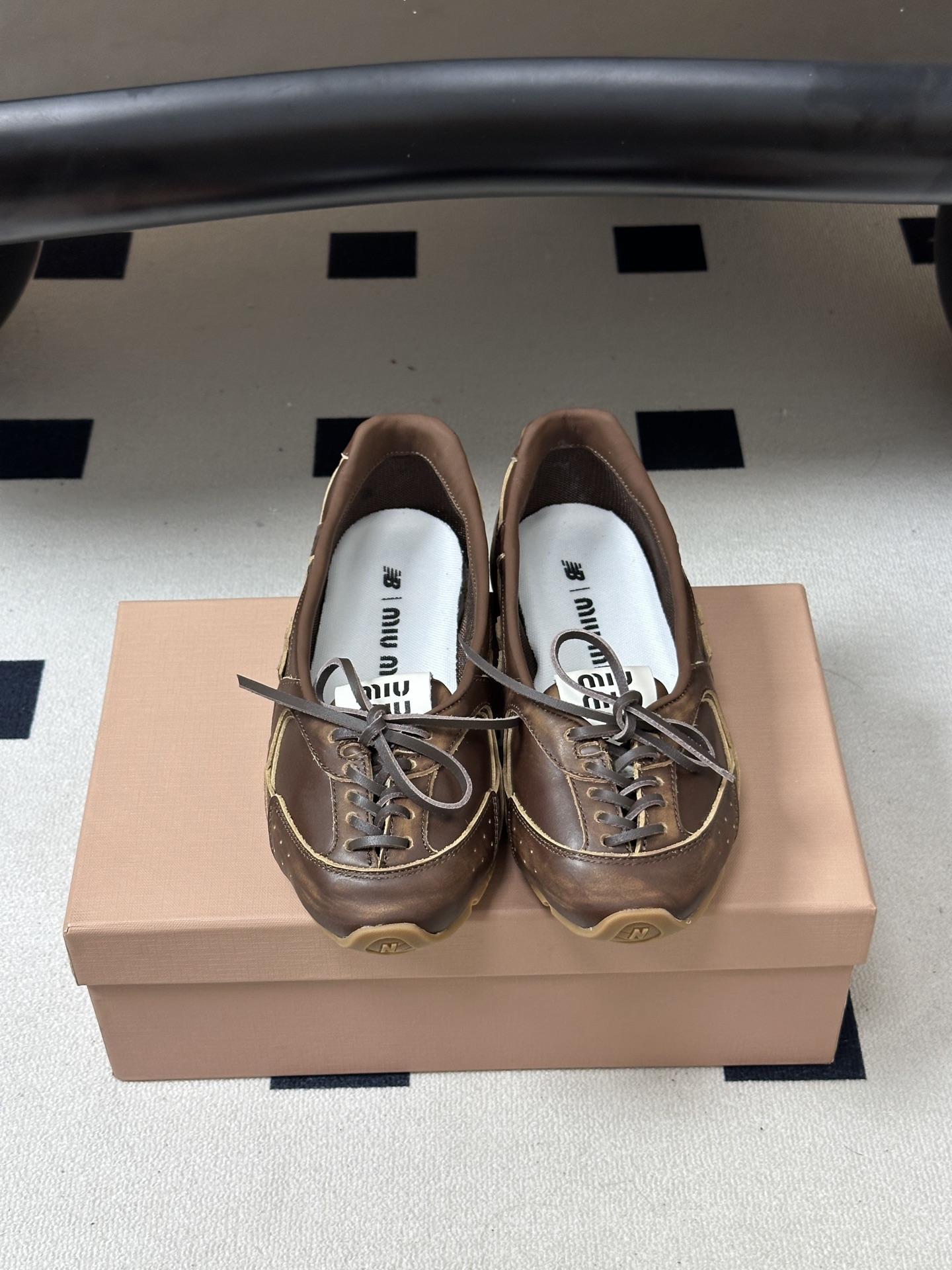 2026早秋新款 MIUMIU X NEW Balance 缪缪 NB联名浅口芭蕾舞鞋系带平底休闲单鞋 自带松弛复古文艺