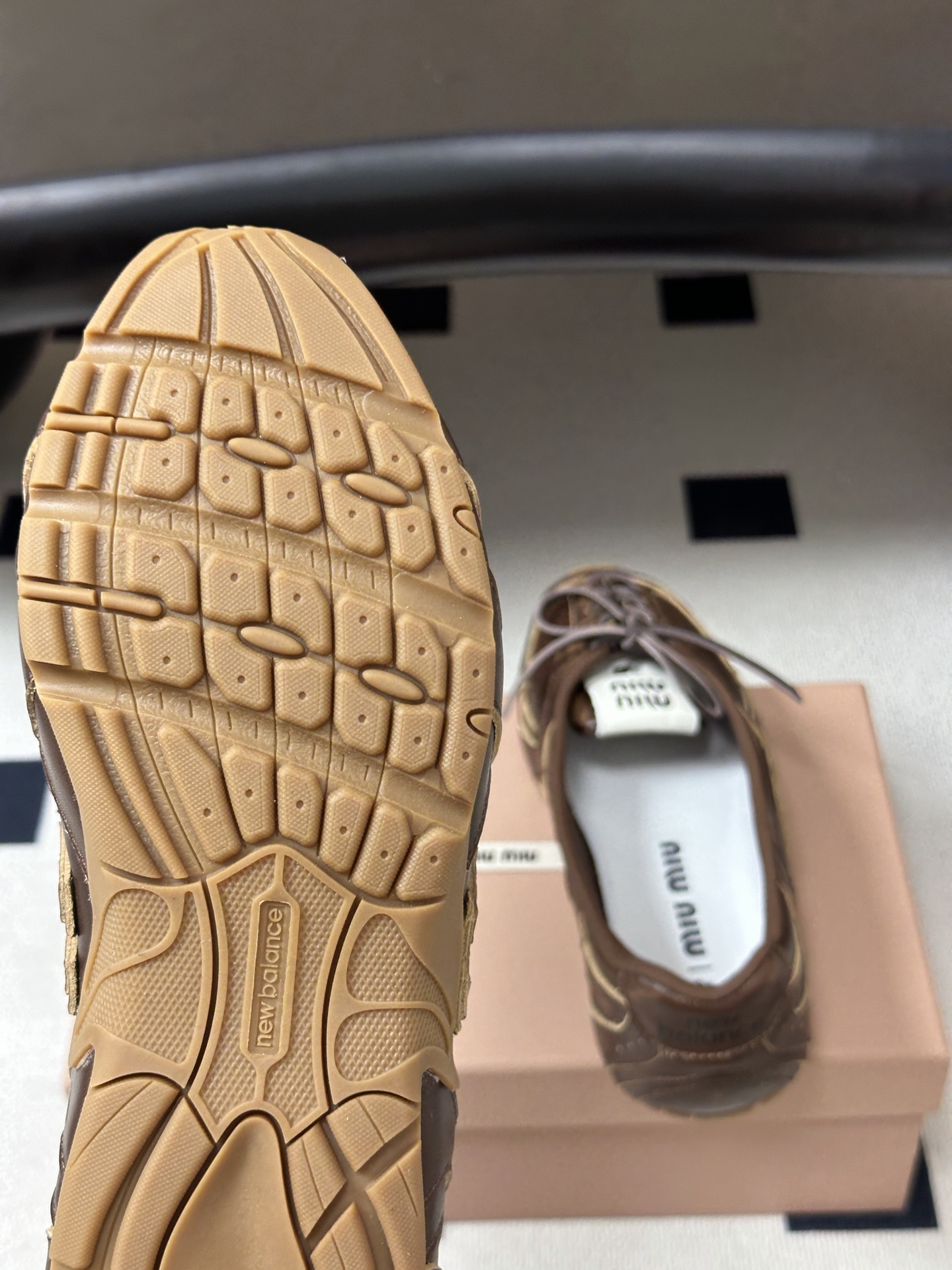 2026早秋新款 MIUMIU X NEW Balance 缪缪 NB联名浅口芭蕾舞鞋系带平底休闲单鞋 自带松弛复古文艺