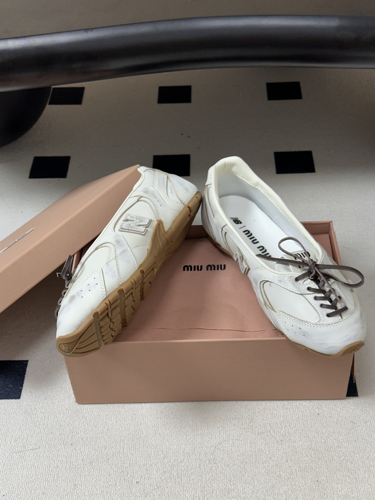 2026早秋新款 MIUMIU X NEW Balance 缪缪 NB联名浅口芭蕾舞鞋系带平底休闲单鞋 自带松弛复古文艺
